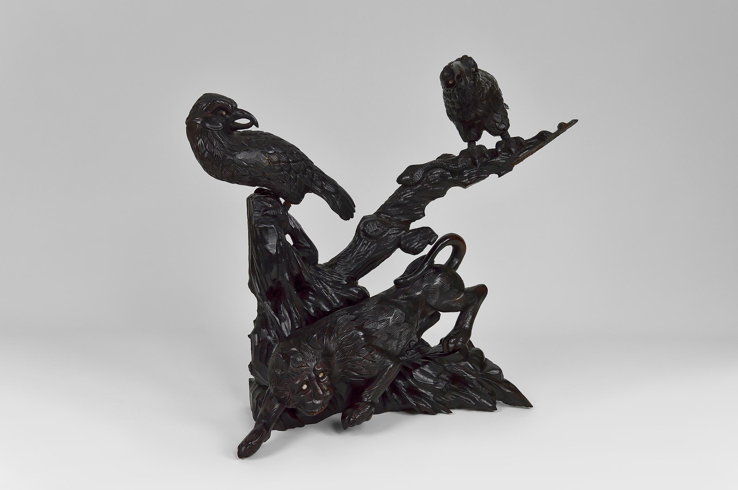 Japanese Asian Sculpture / Okimono with Lion and Crows, Japan, Meiji Era, circa 1880 For Sale