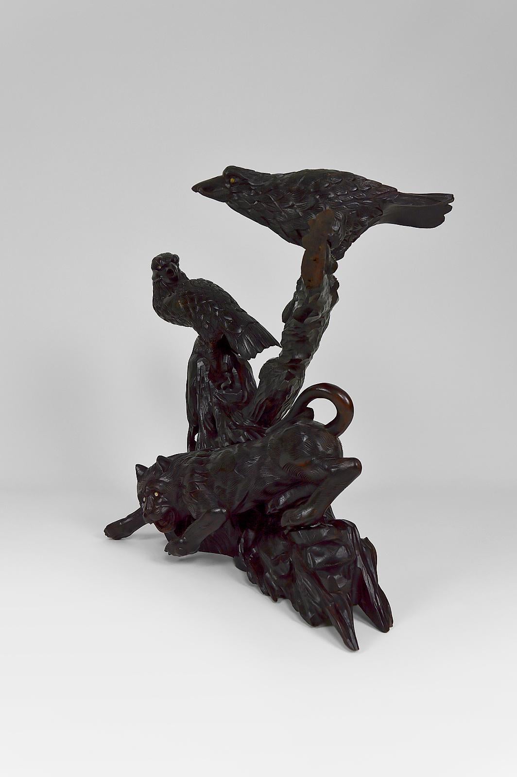 Late 19th Century Asian Sculpture / Okimono with Lion and Crows, Japan, Meiji Era, circa 1880 For Sale