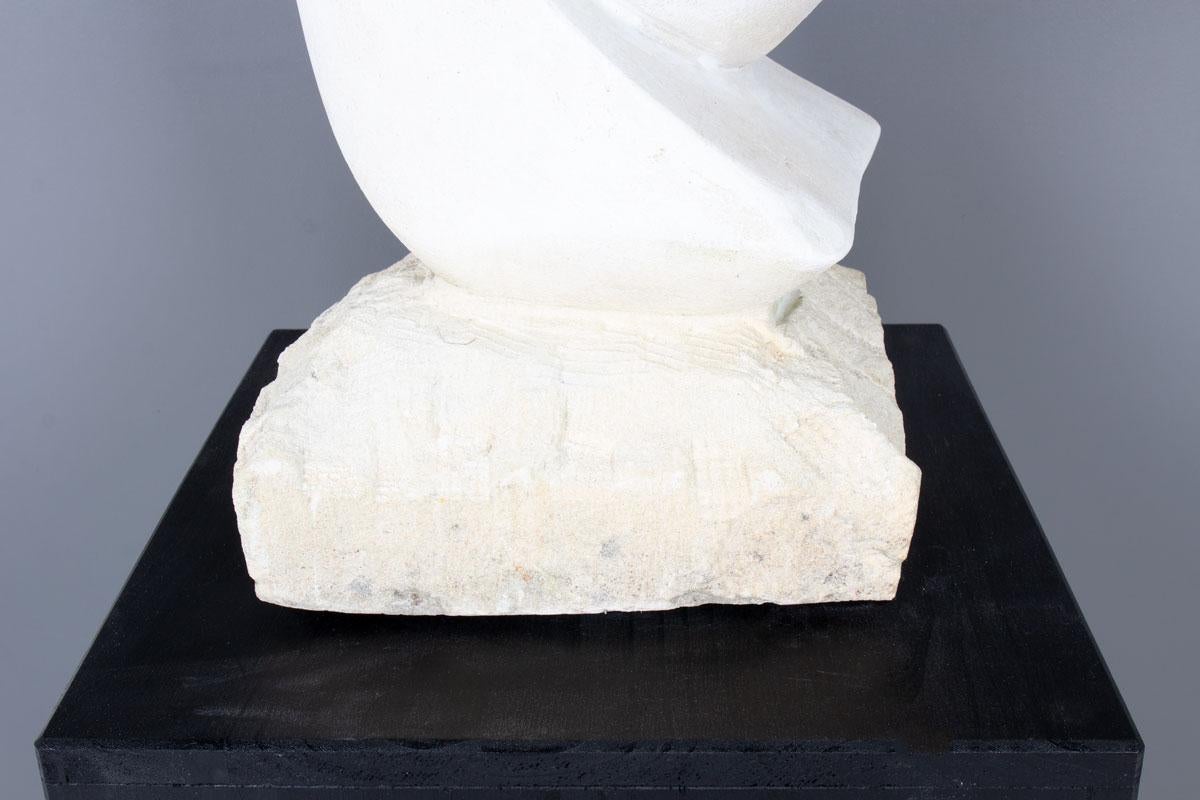 XX secolo Scultura su base in pietra e gesso 1970 in vendita