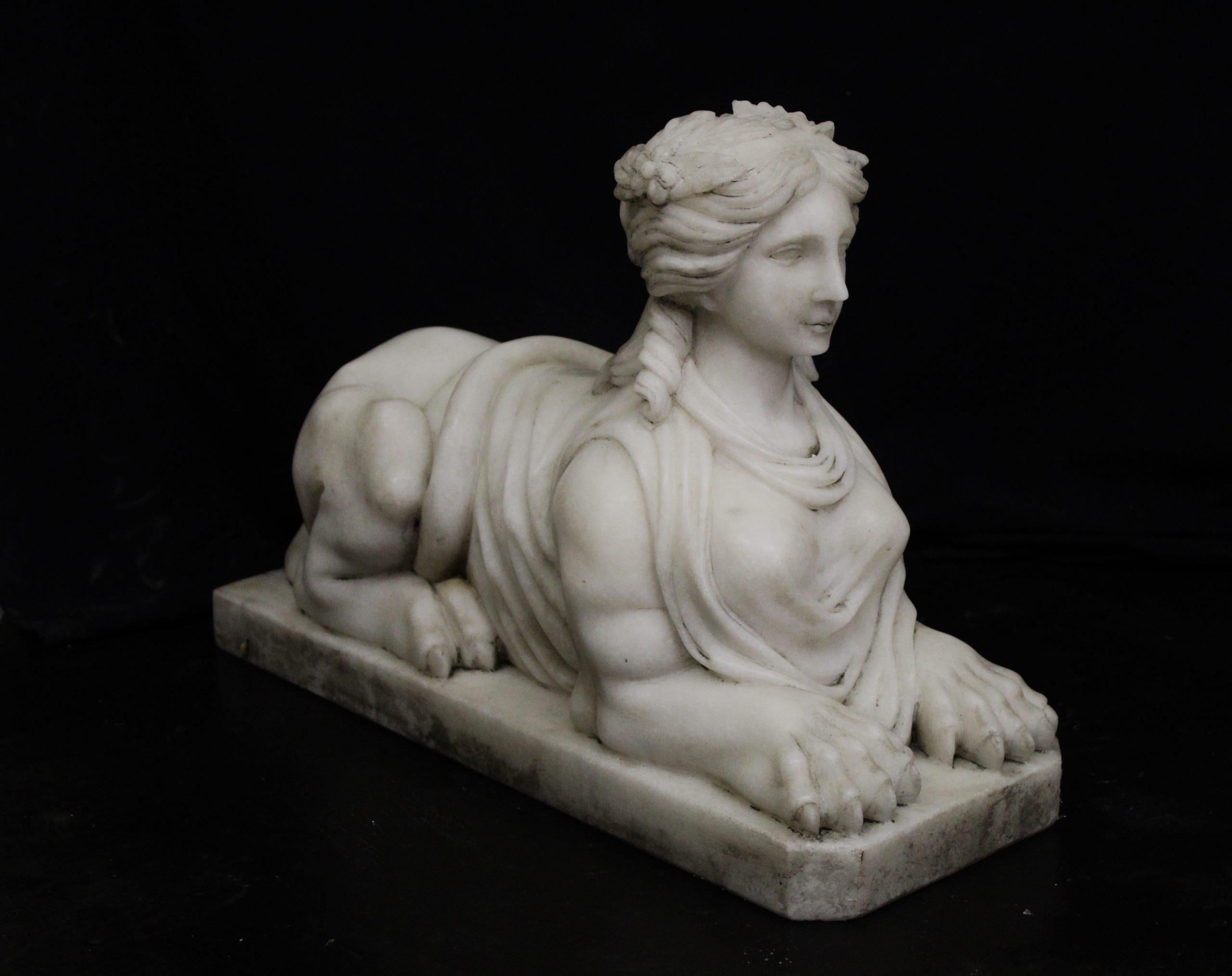 Inconnu Sculpture, Paire de sphinx, Buste en marbre de Carrare, sculpture en marbre en vente
