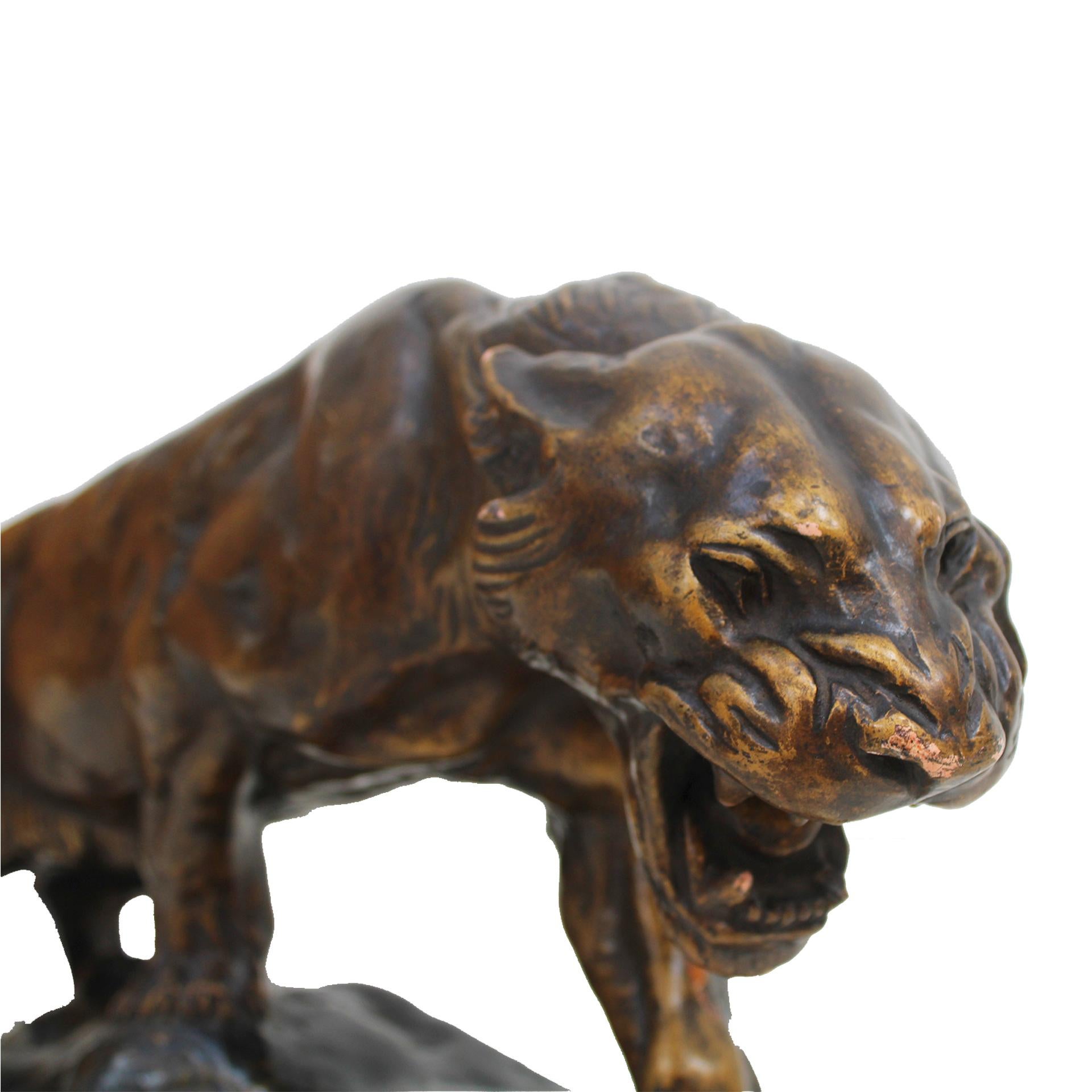 An impressive sculpture of Thomas François Cartier (1879-1943), of a lioness, roaring. The sculpture is made of bronze patinated and is signed T. CARTIER on the terrace.

Every item LA Studio offers is checked by our team of 10 craftsmen in our