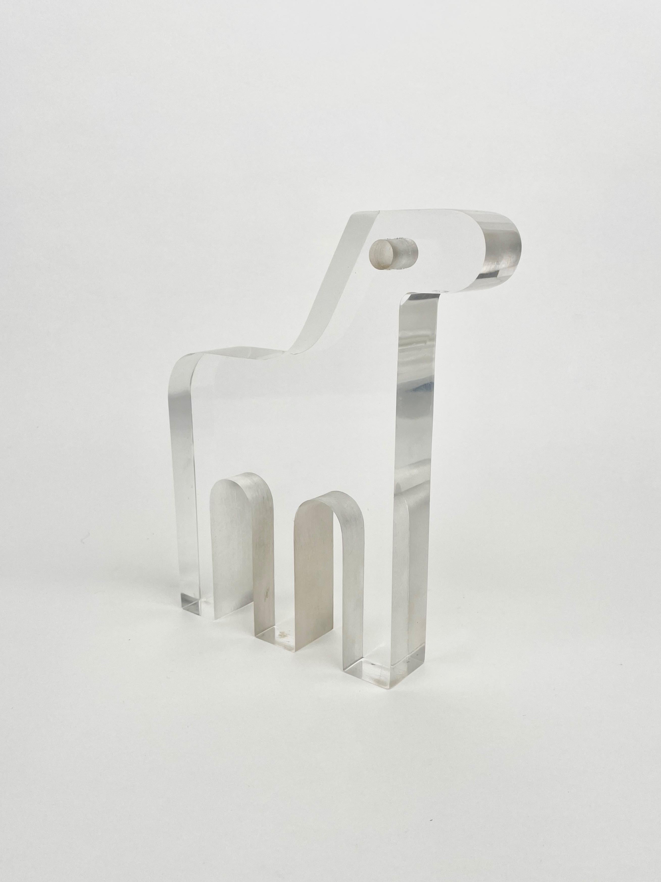 Horse shaped animal sculpture in transparent lucite by the Italian designer Silvio Russo for Guzzini. 

Made in Italy in the 1970s.