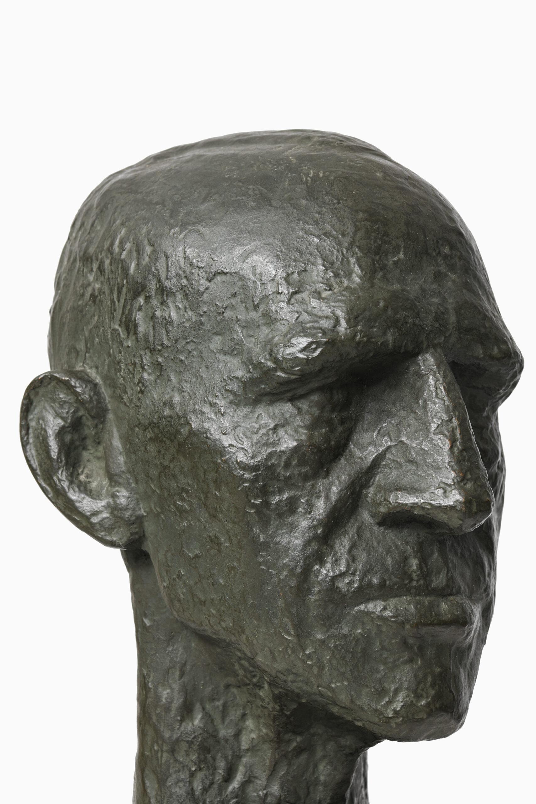 Scandinavian Modern Sculpture Portraying General Harald Petri For Sale