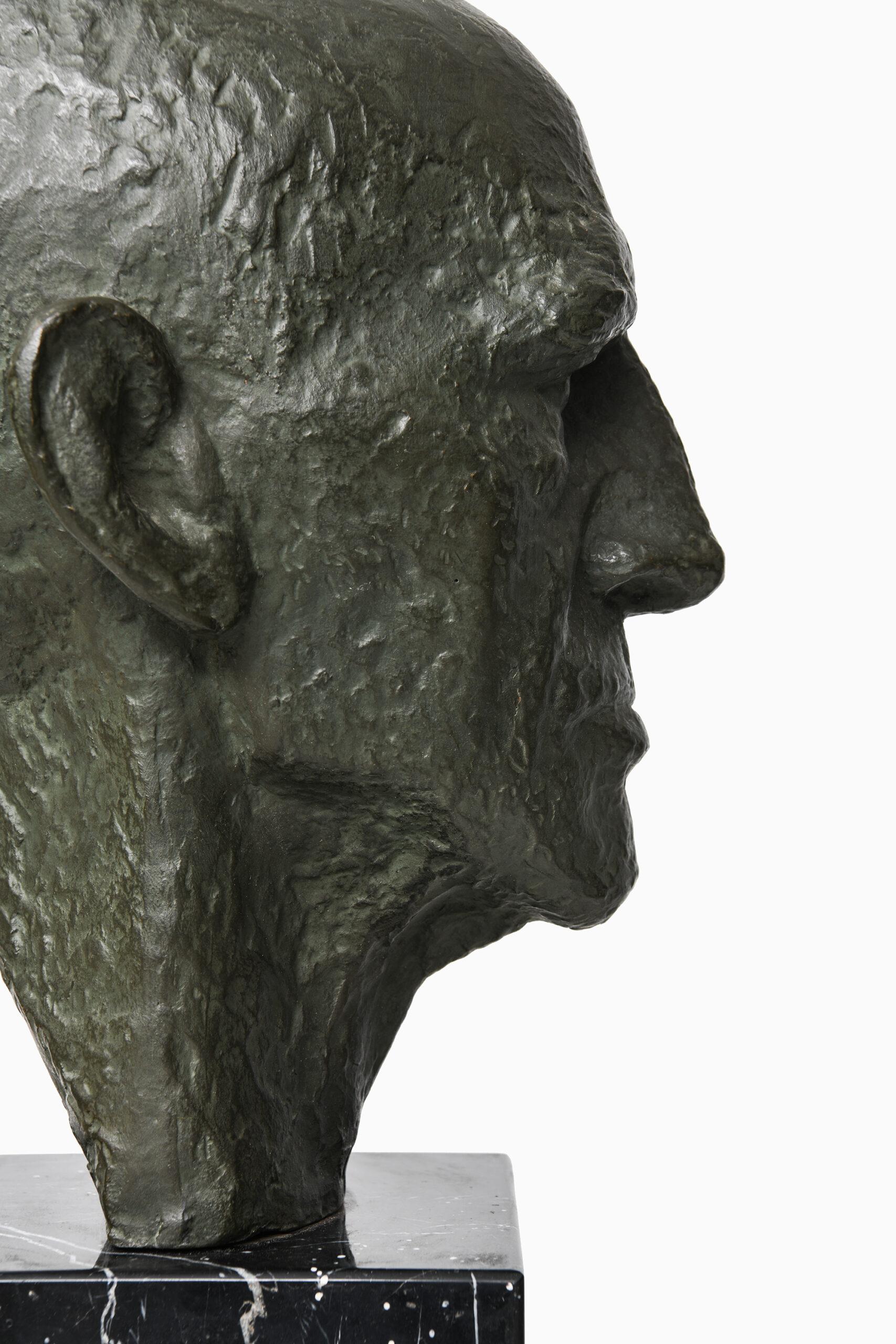 European Sculpture Portraying General Harald Petri For Sale