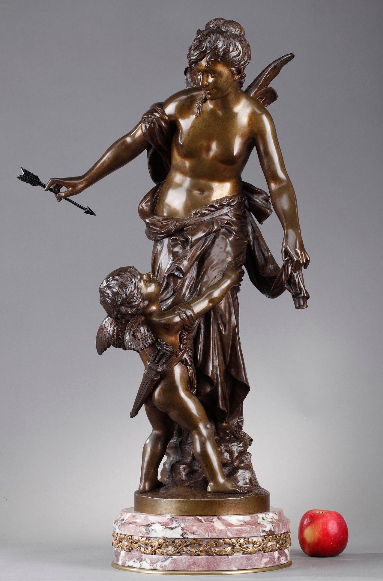 Statue in bronze with medal patina 