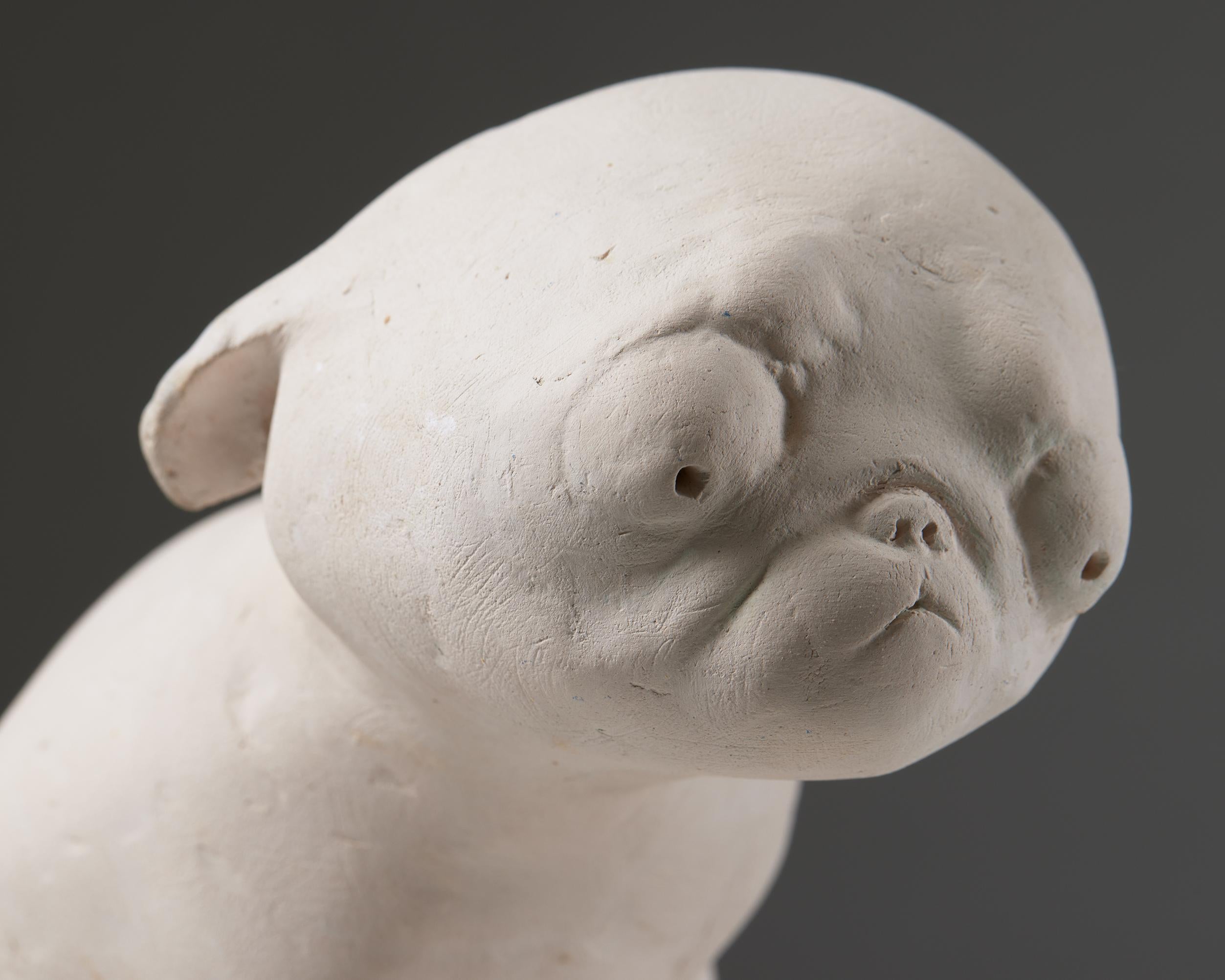 Skulptur „Puppy in the World“ von Sonja Petterson, Schweden, 2000, Pug, Hund (Gips) im Angebot
