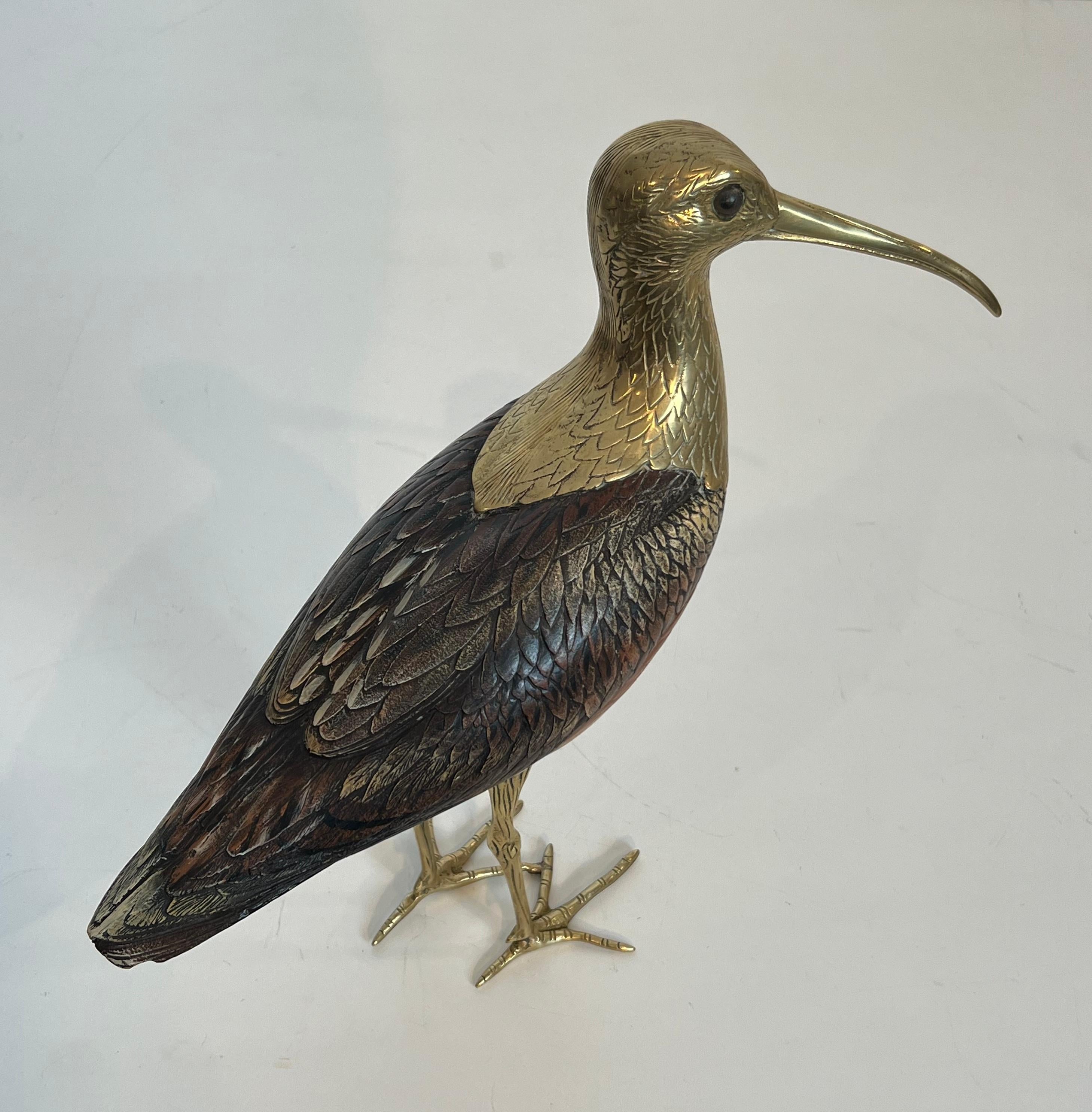 Mid-Century moderno Scultura che rappresenta un uccello in legno policromo e ottone. Opera italiana firmata in vendita