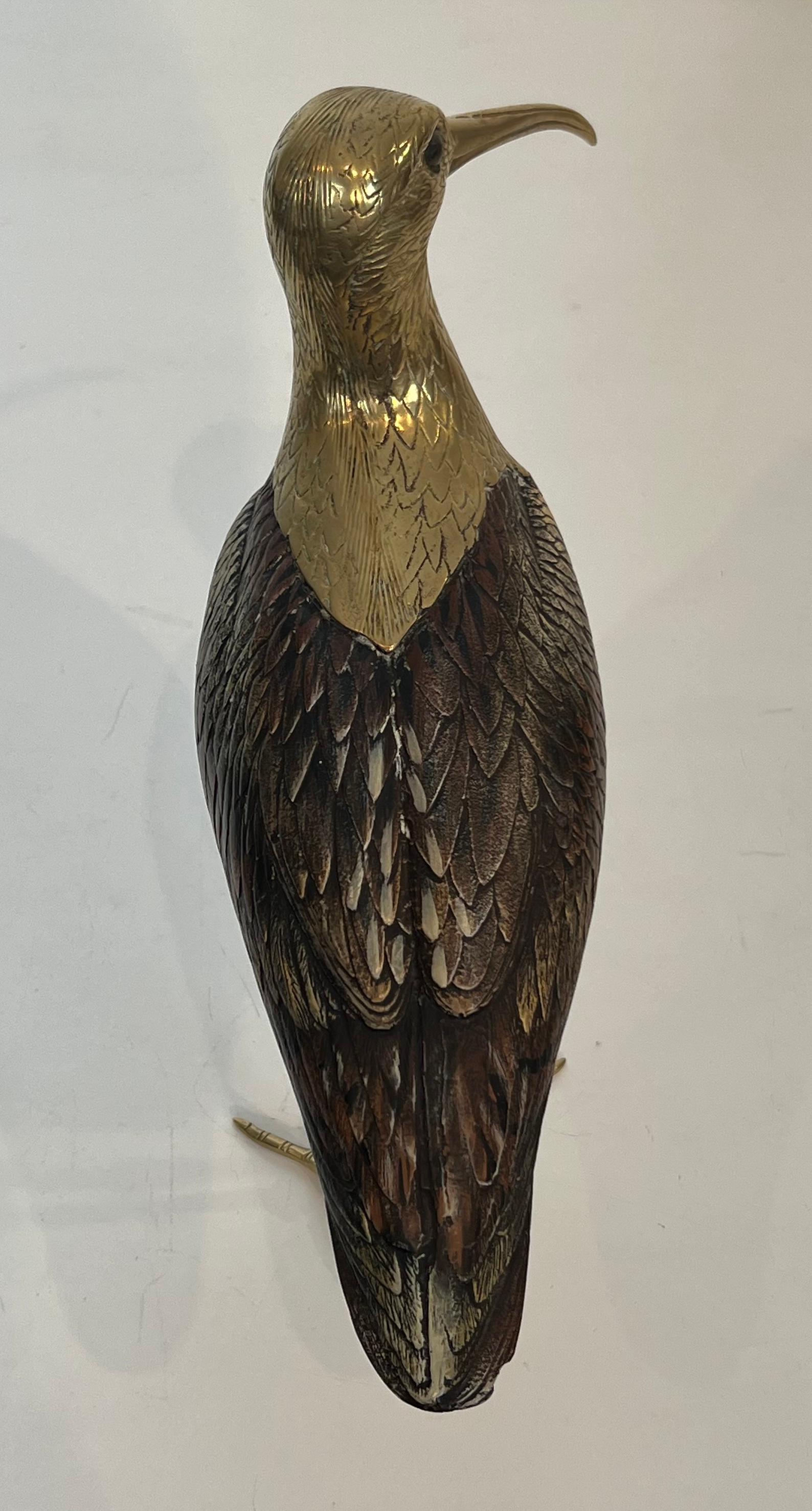 Dipinto Scultura che rappresenta un uccello in legno policromo e ottone. Opera italiana firmata in vendita
