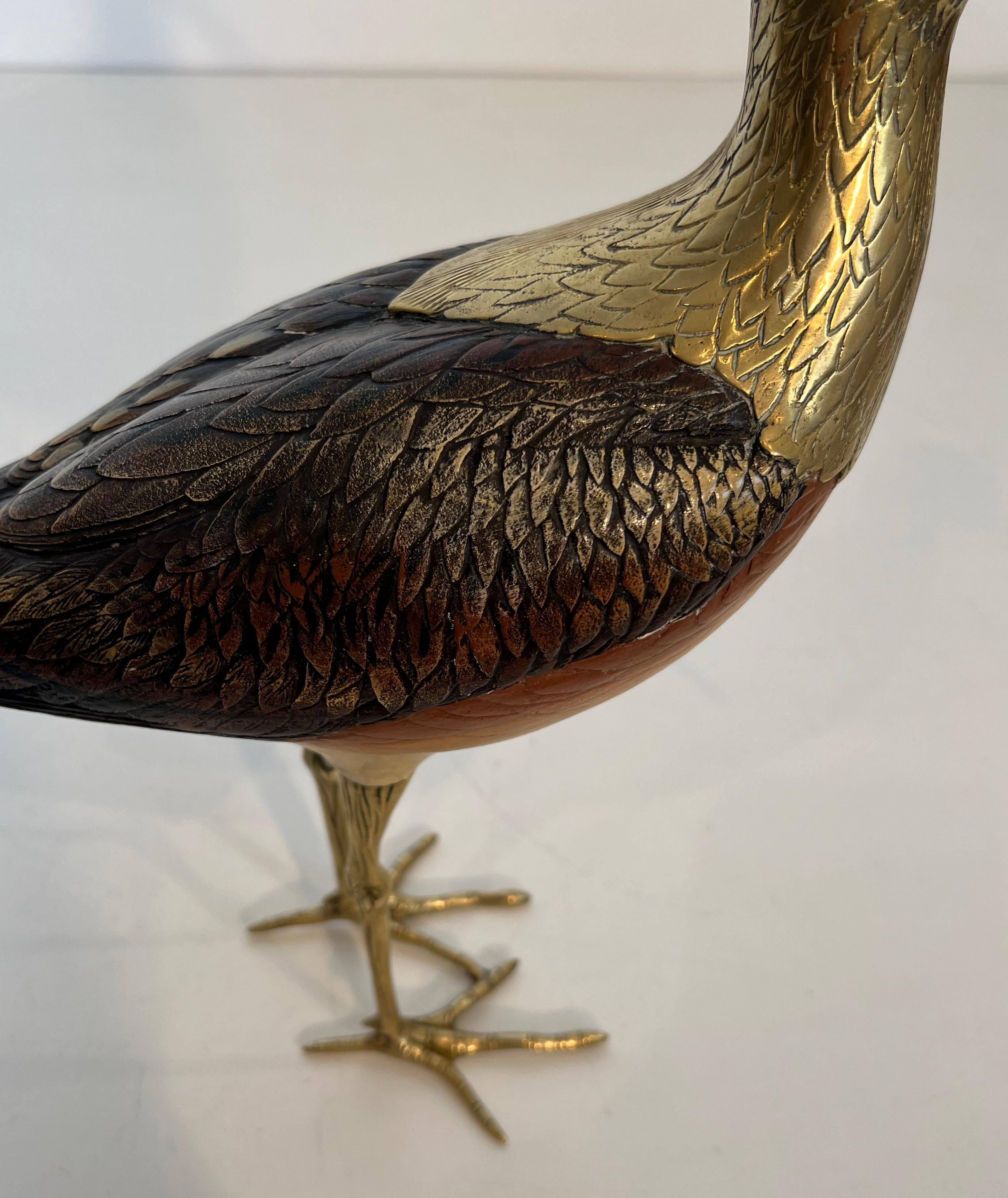 Scultura che rappresenta un uccello in legno policromo e ottone. Opera italiana firmata in vendita 1