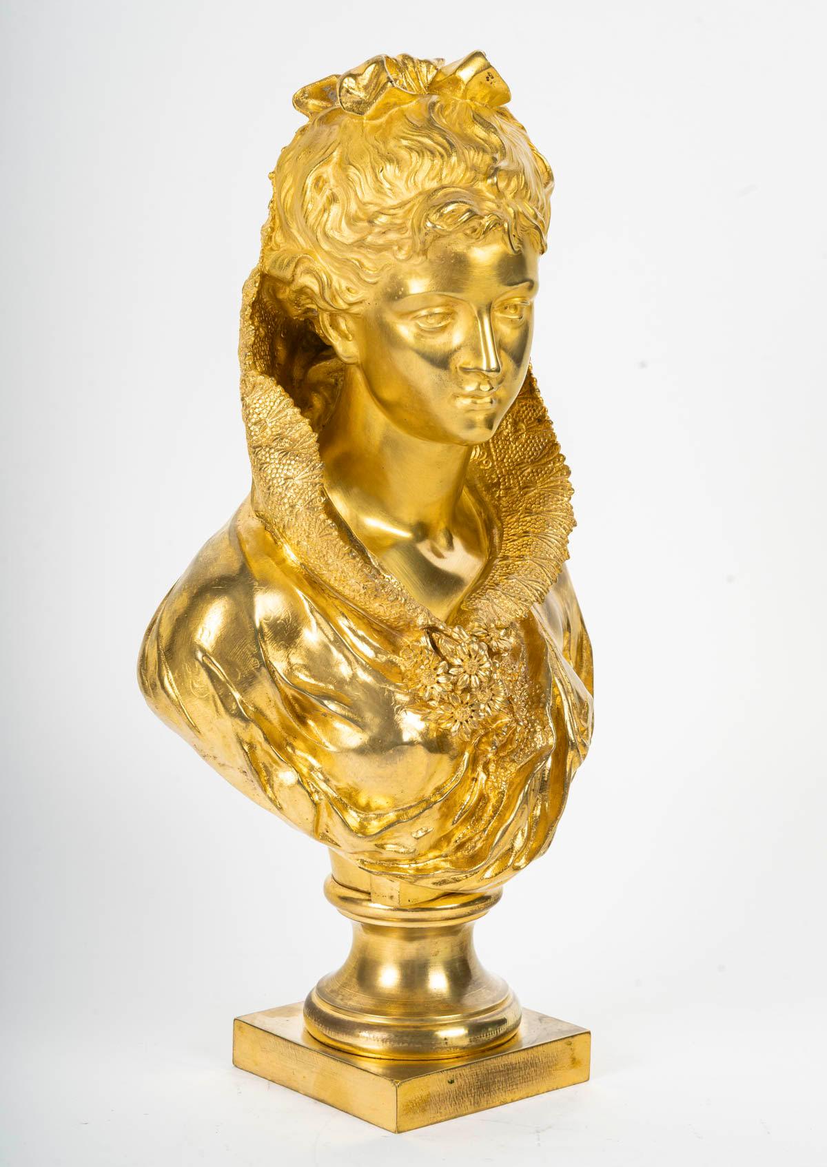Escultura que representa un busto de mujer en bronce dorado de Mathurin Moreau. Francés en venta