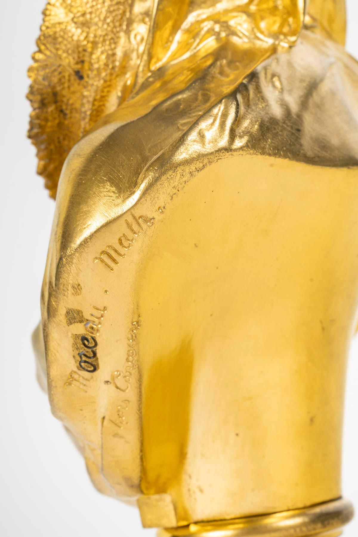 Escultura que representa un busto de mujer en bronce dorado de Mathurin Moreau. siglo XIX en venta