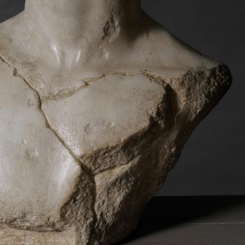 Moderne Sculpture représentant un buste de l'empereur Auguste, 21e siècle. en vente