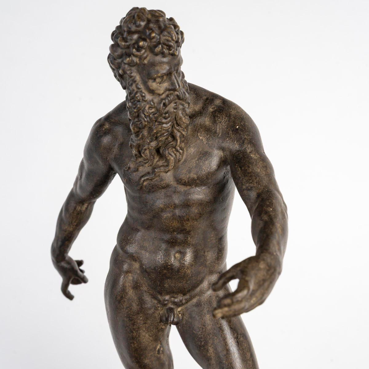 Français Sculpture représentant une statue d'Hercule, 21e siècle. en vente