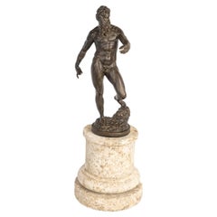 Sculpture représentant une statue d'Hercule, 21e siècle.
