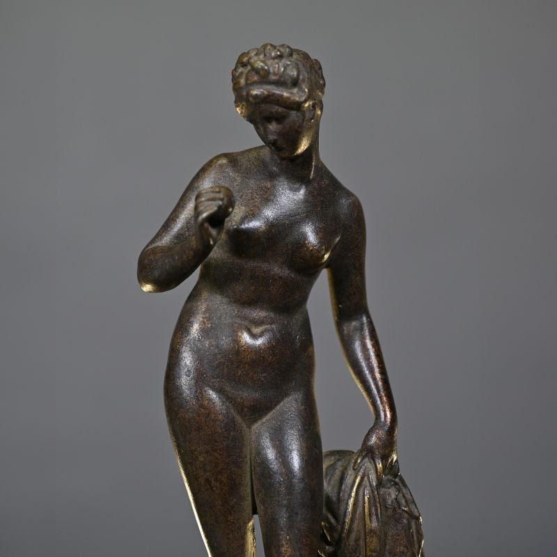 Francese Scultura raffigurante una statua di Venere, 21° secolo. in vendita