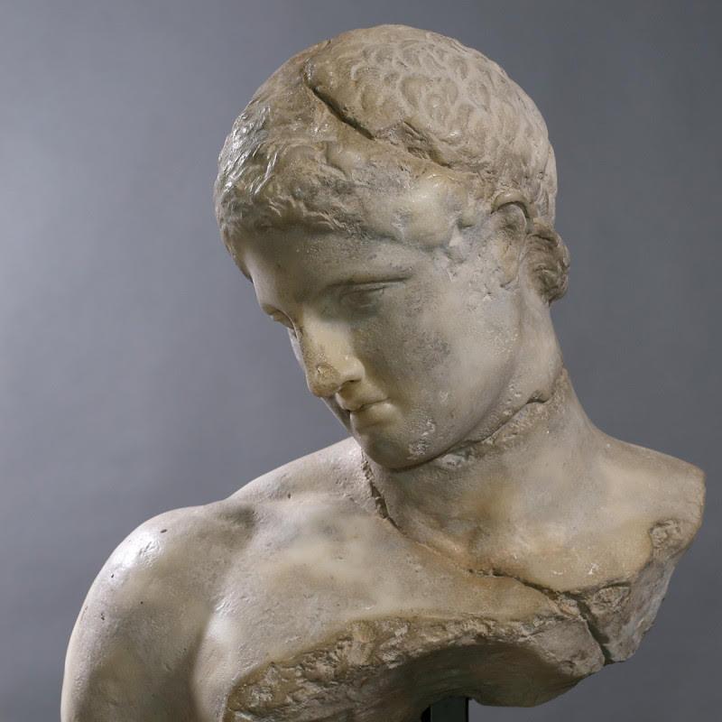 Patinato Scultura che rappresenta il busto di un atleta greco nel periodo ellenistico. in vendita