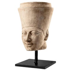 Escultura, Busto de arenisca al gusto del Antiguo Egipto, Siglo XX.