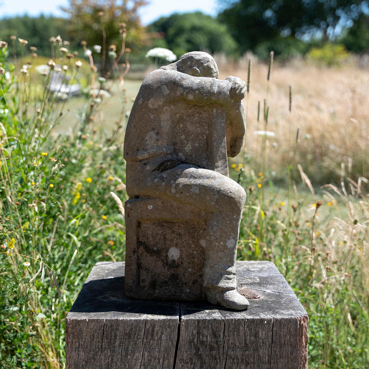 Skulptur Sandstein-Skulptur, geschnitzt, figurativ, Denker (Moderne der Mitte des Jahrhunderts) im Angebot