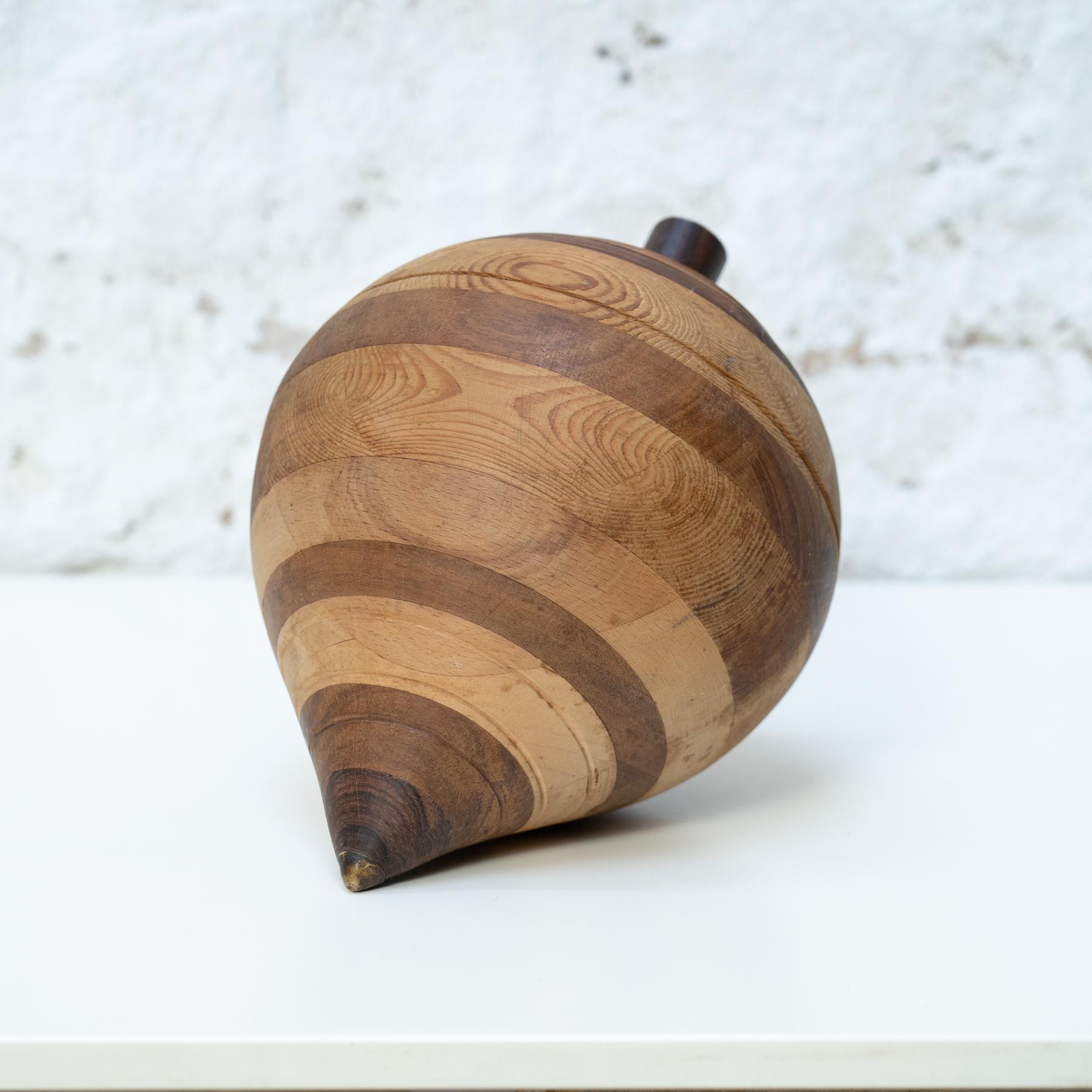 Sculpture Spinning Top In Wood, circa 1990 For Sale 5
