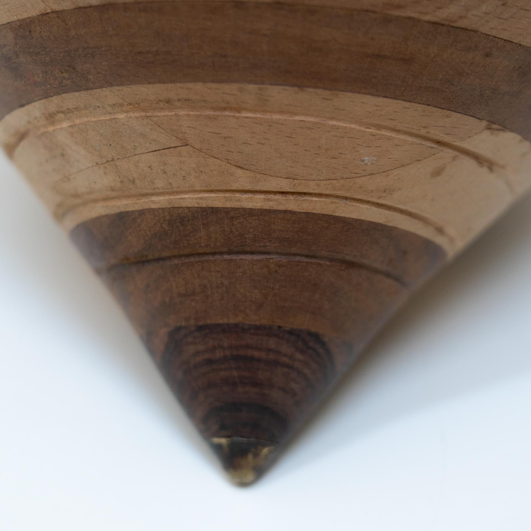 Escultura Trompo En Madera, circa 1990 en venta 5