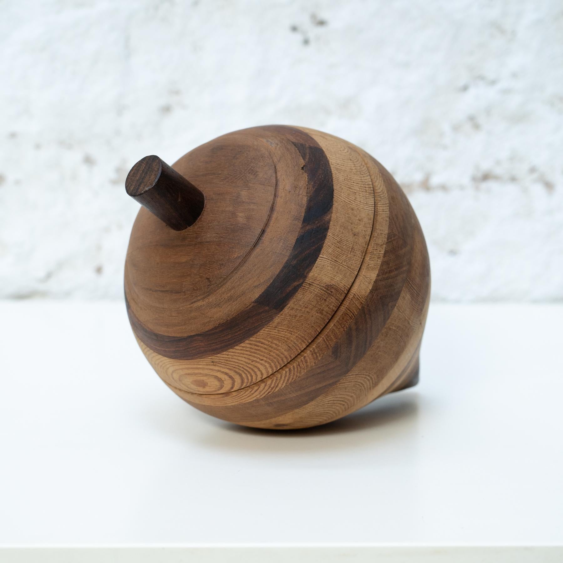 Escultura Trompo En Madera, circa 1990 finales del siglo XX en venta