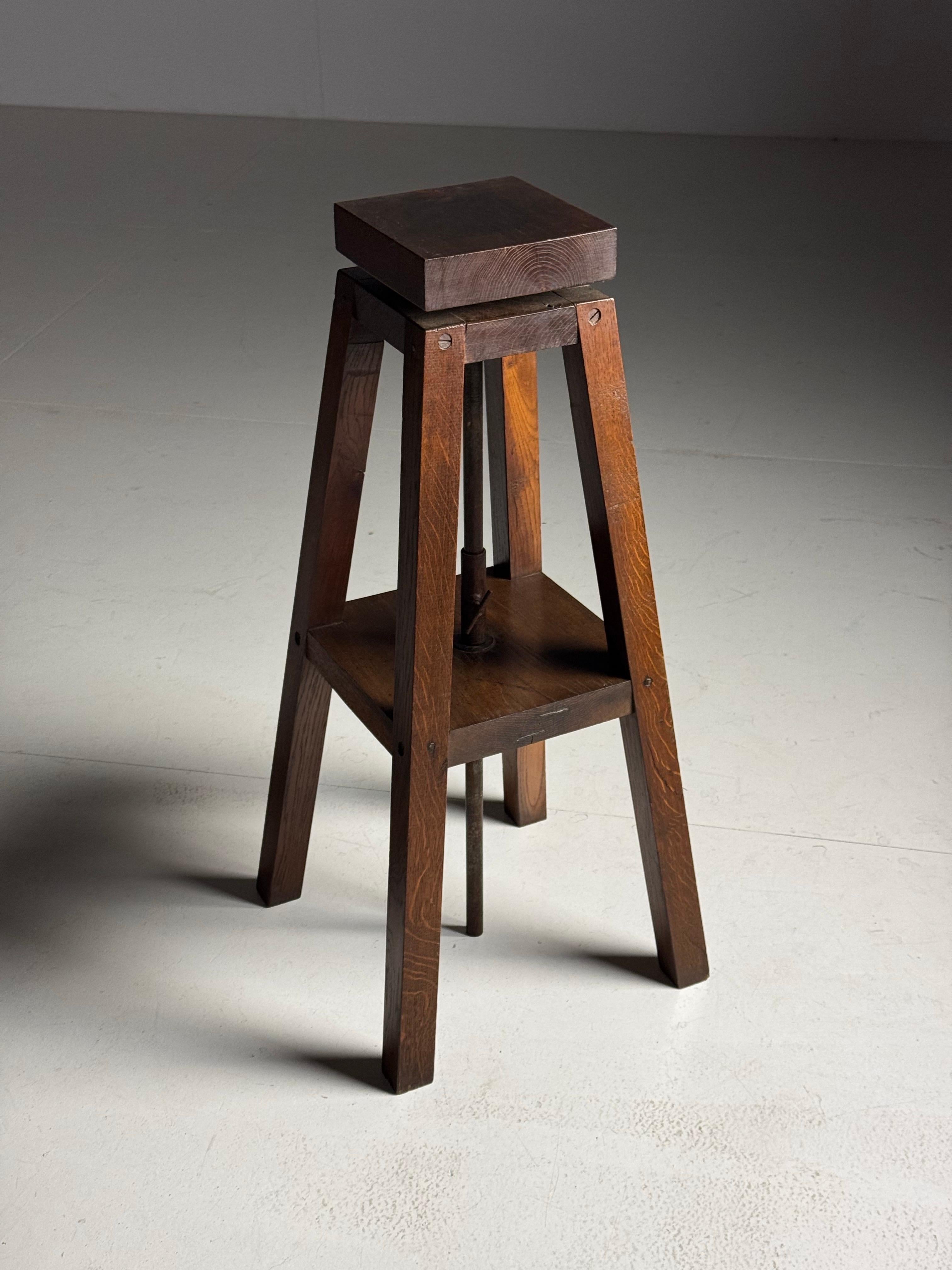 Supporto per scultura in legno Oak Wood vintage In condizioni buone a MILL, NL