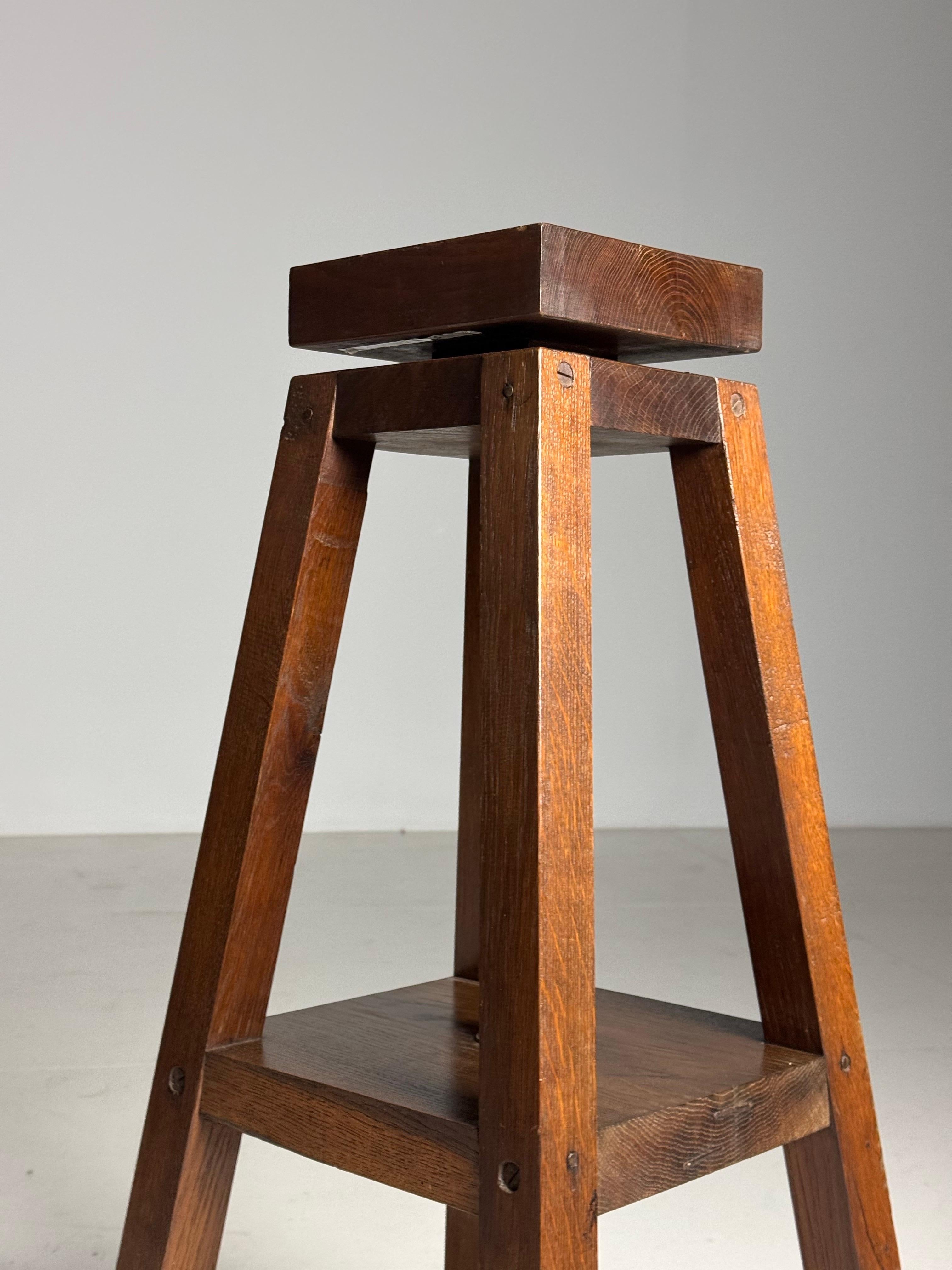 Metà XX secolo Supporto per scultura in legno Oak Wood vintage
