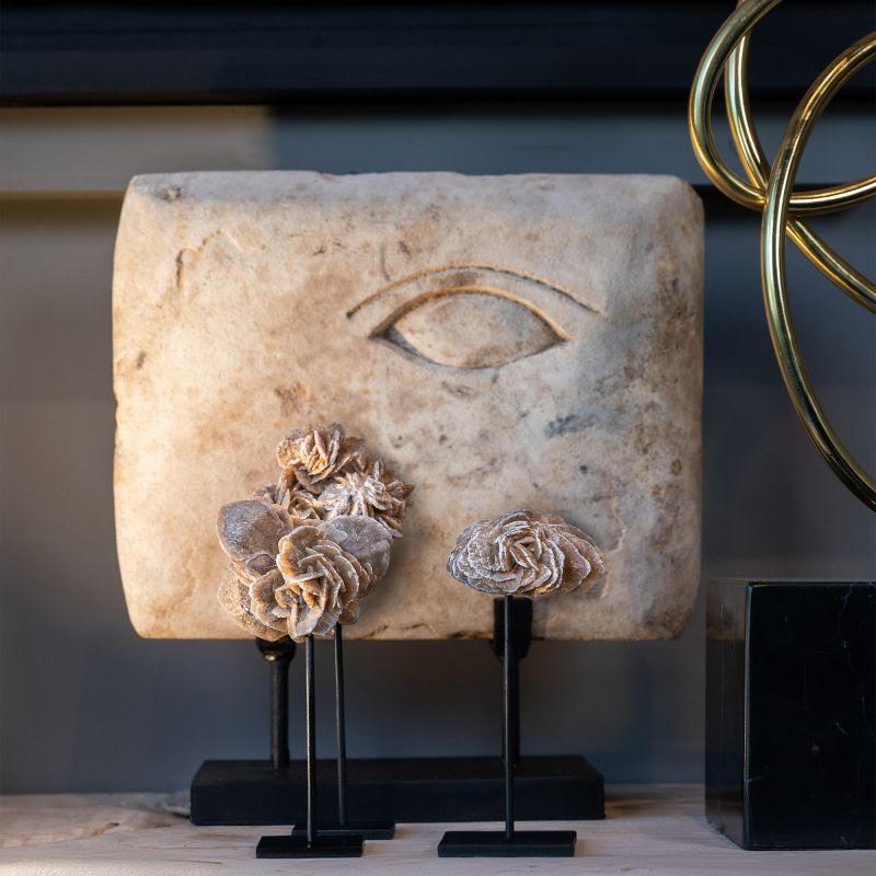 Skulptur, Steinskulptur, eine Skulptur, die ein schützendes Auge darstellt. im Zustand „Neu“ im Angebot in Saint-Ouen, FR