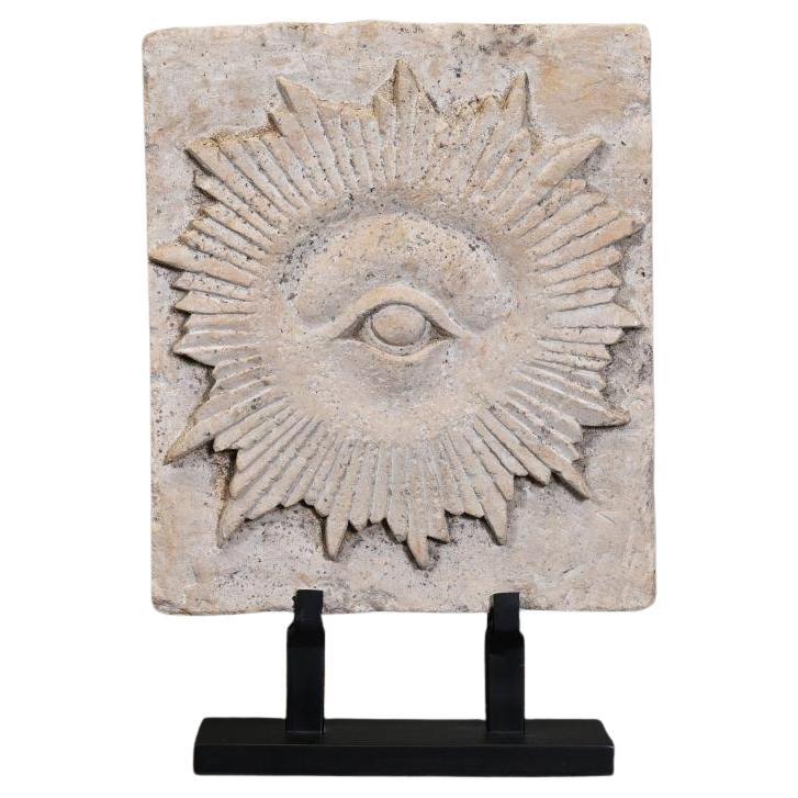 Escultura, Escultura de piedra que representa el Ojo de la Providencia.