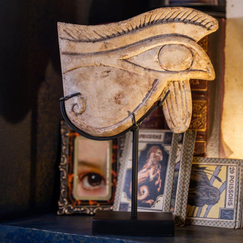 Skulptur, Steinskulptur, die das Oeil Oudjat darstellt. im Zustand „Neu“ im Angebot in Saint-Ouen, FR