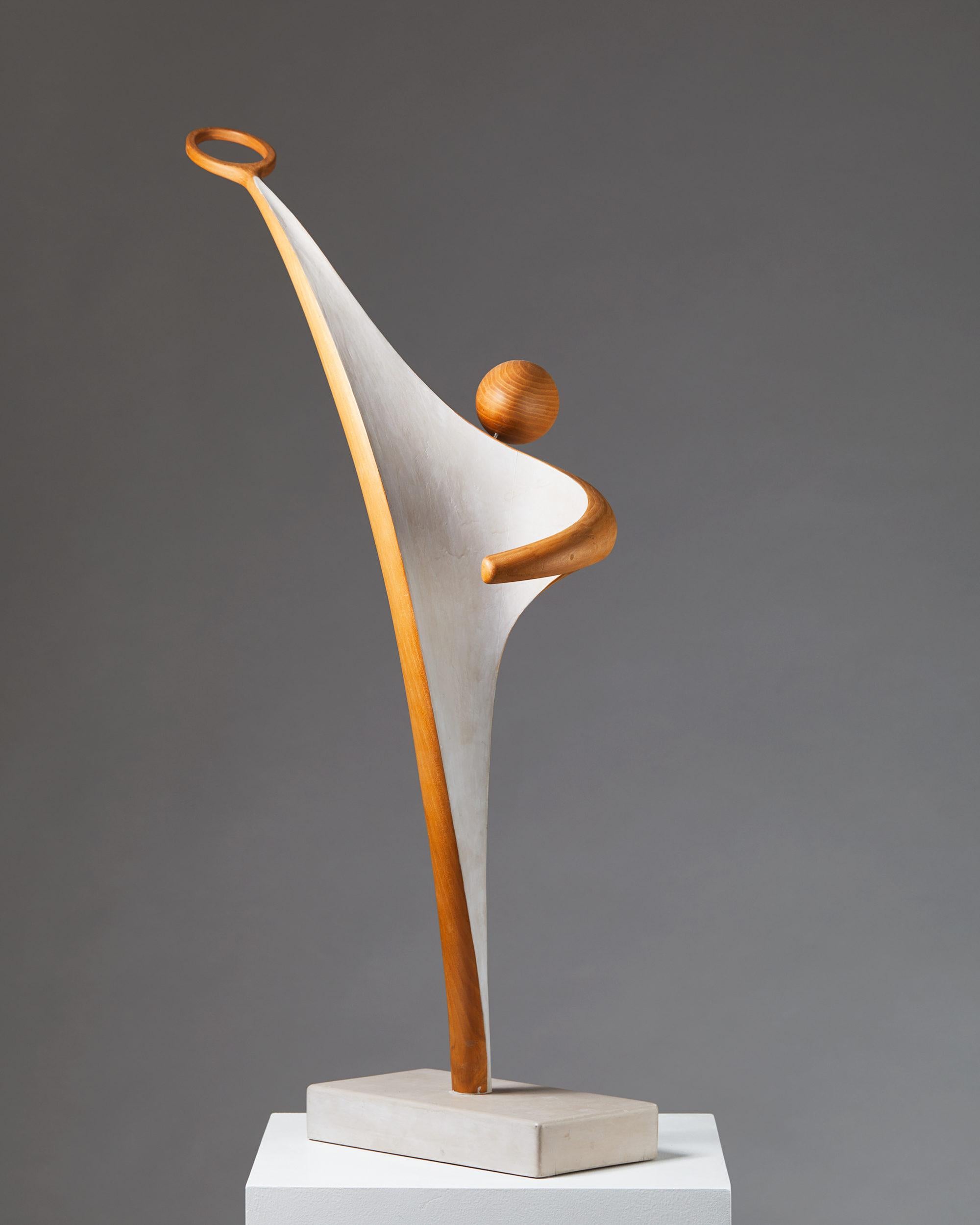 Birch Sculpture “Tennisspelare” 'tennis player' by Vicke Lindstrand, Sweden, 1950s For Sale