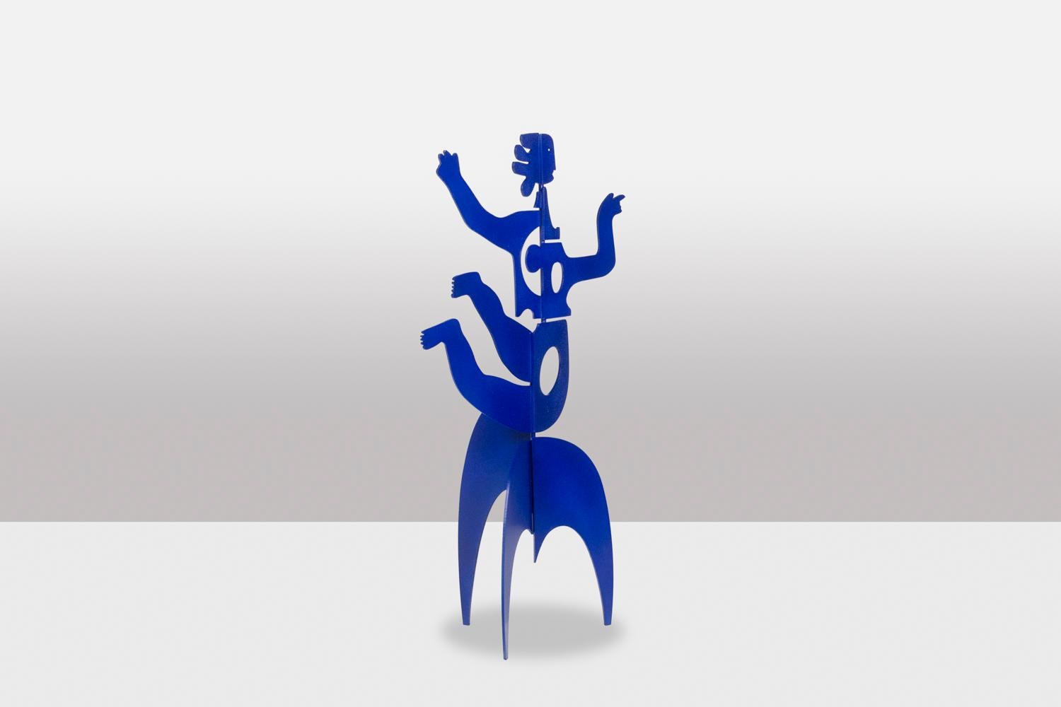 Standing or stabile sculpture, “Eva” model, in lacquered metal in Klein blue or ultramarine color.

Contemporary French work of artist, signed and numbered.

Reference: LS5900309I