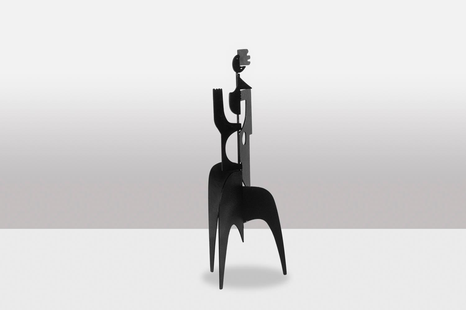 Sculpture to stand, or stabile, entitled “Le baiser”, in lacquered metal in black color.

Contemporary French work of artist, signed and numbered.

Reference: LS5903309I