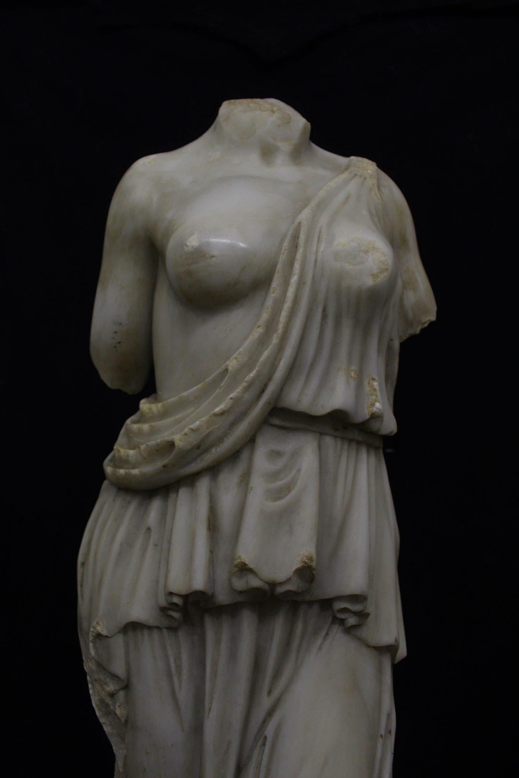 Italian Sculpture, togated torso of Venus For Sale