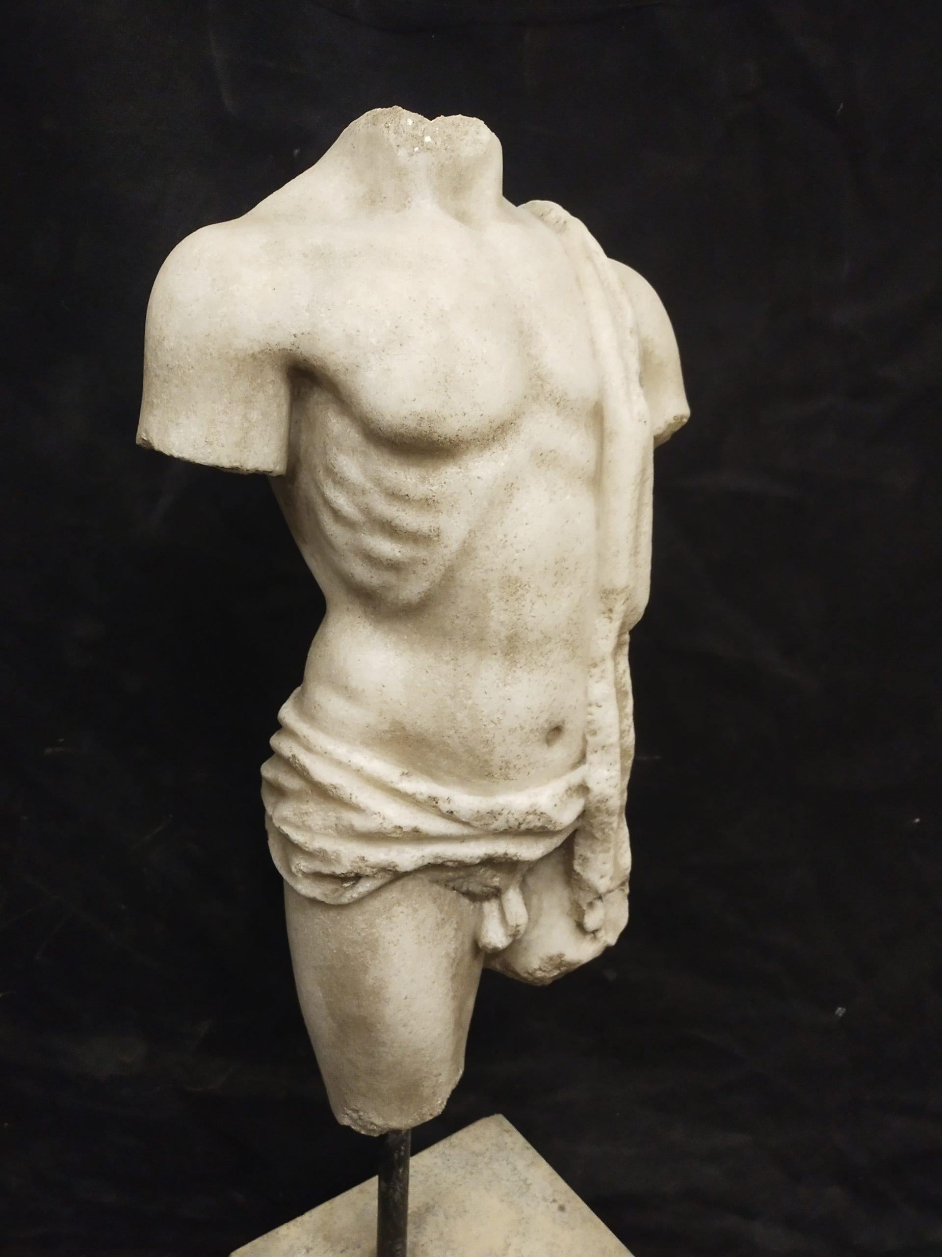 Scultura, Torso di Togato in marmo - 81 cm - Marmo. ULTERIORI FOTO, INFORMAZIONI SUL LOTTO E INFORMAZIONI SULLA SPEDIZIONE POSSONO ESSERE RICHIESTE INVIANDO UN'E-MAIL. Spese di spedizione indicative in Italia: 130€ e in Europa: 270€.

Tags: