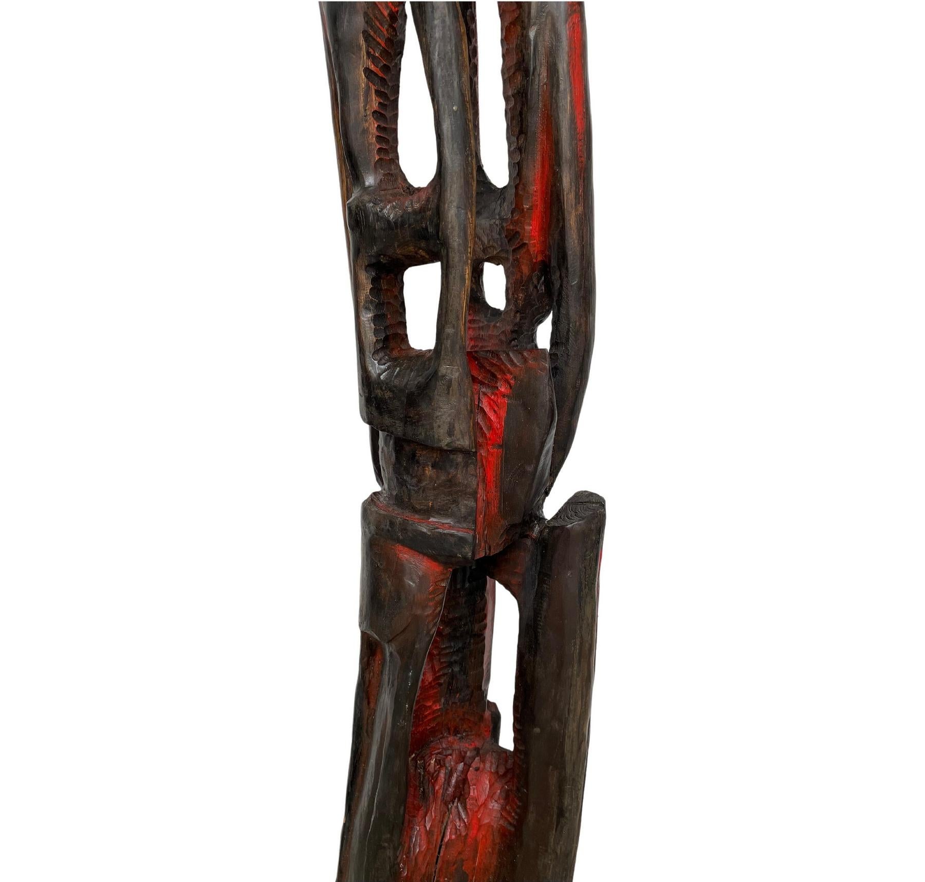 XXIe siècle et contemporain Sculpture « Totem » en bois avec patine rouge en vente