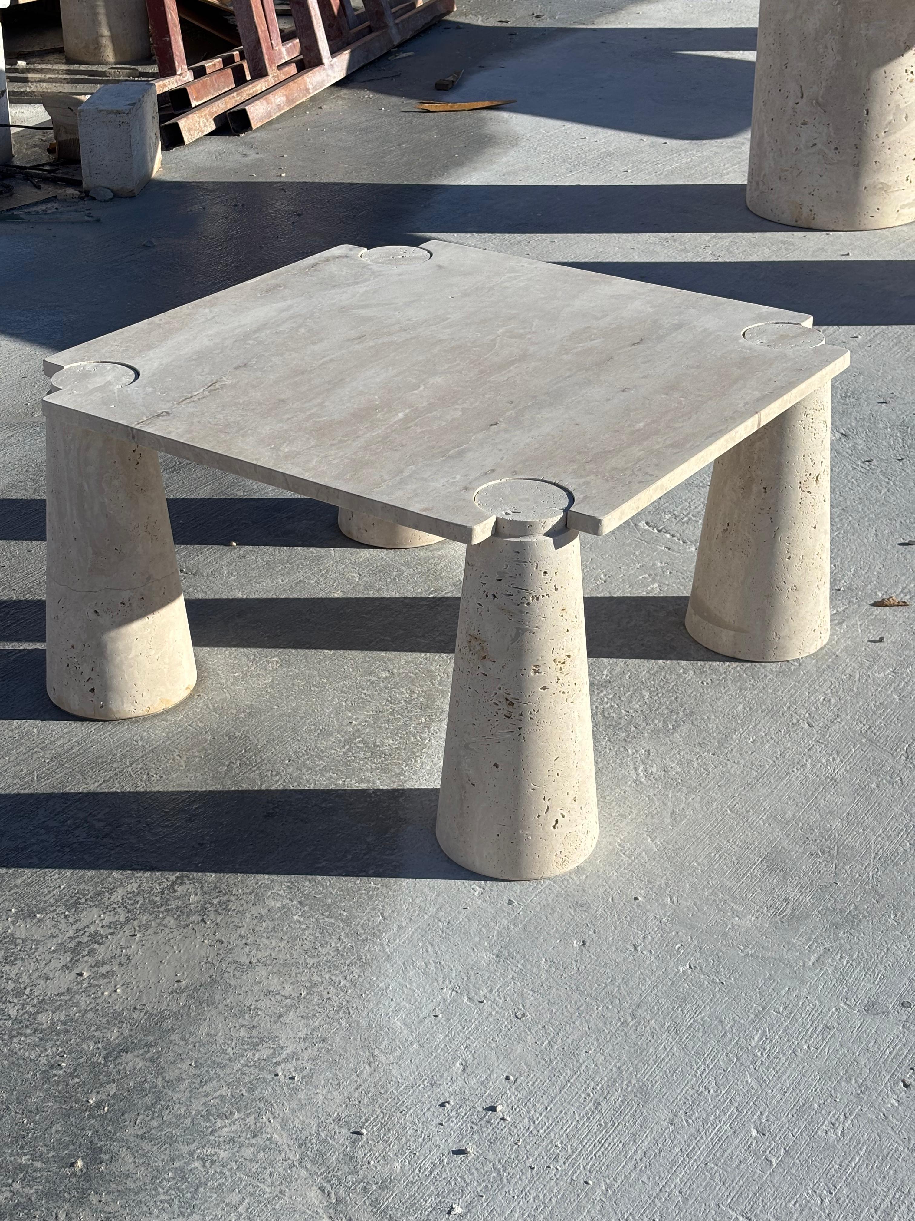 Turco Tavolino da caffè in travertino scultura, tavolino da salotto minimalista fatto a mano in Stone Designs in vendita