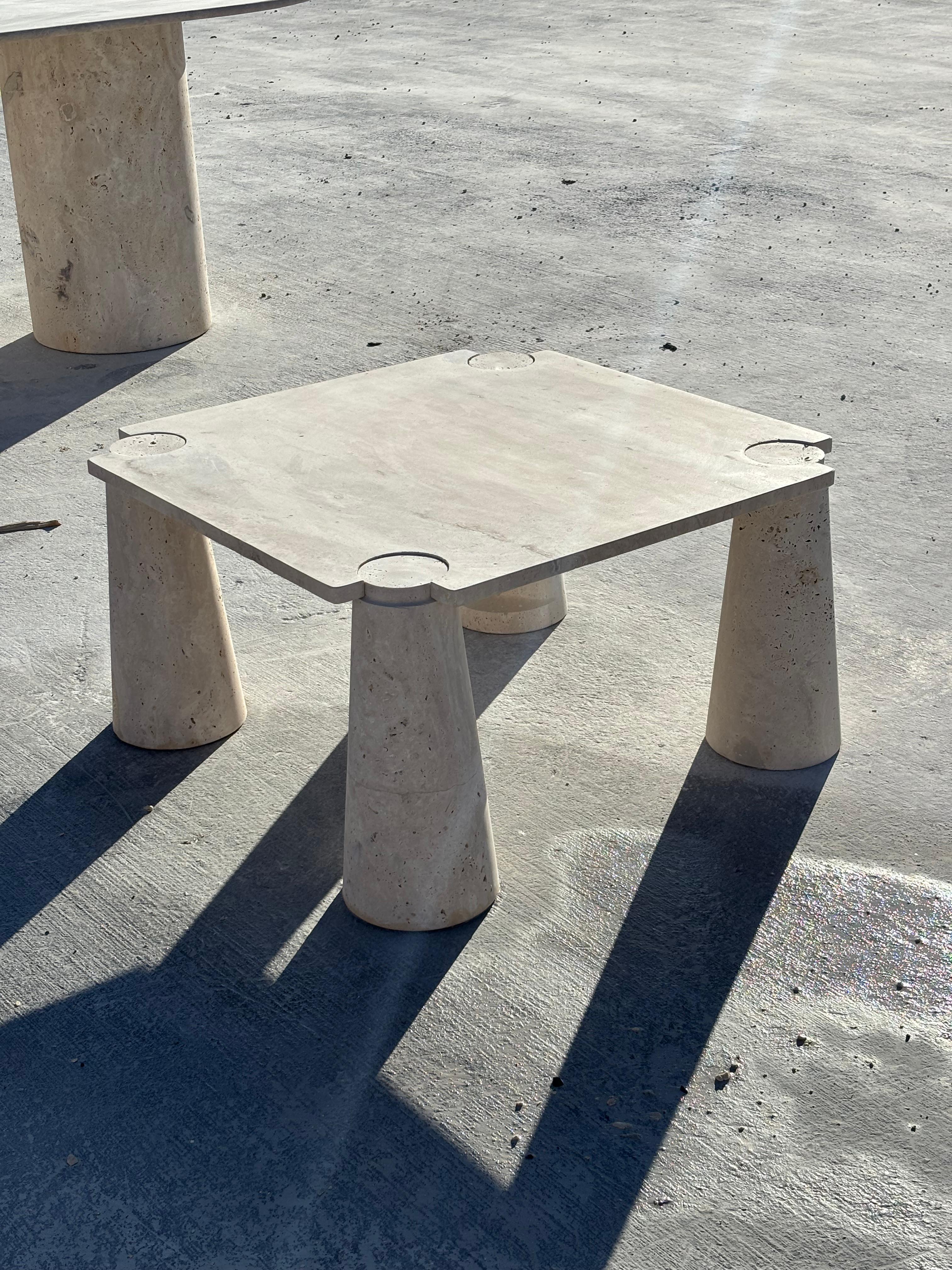 Intagliato Tavolino da caffè in travertino scultura, tavolino da salotto minimalista fatto a mano in Stone Designs in vendita