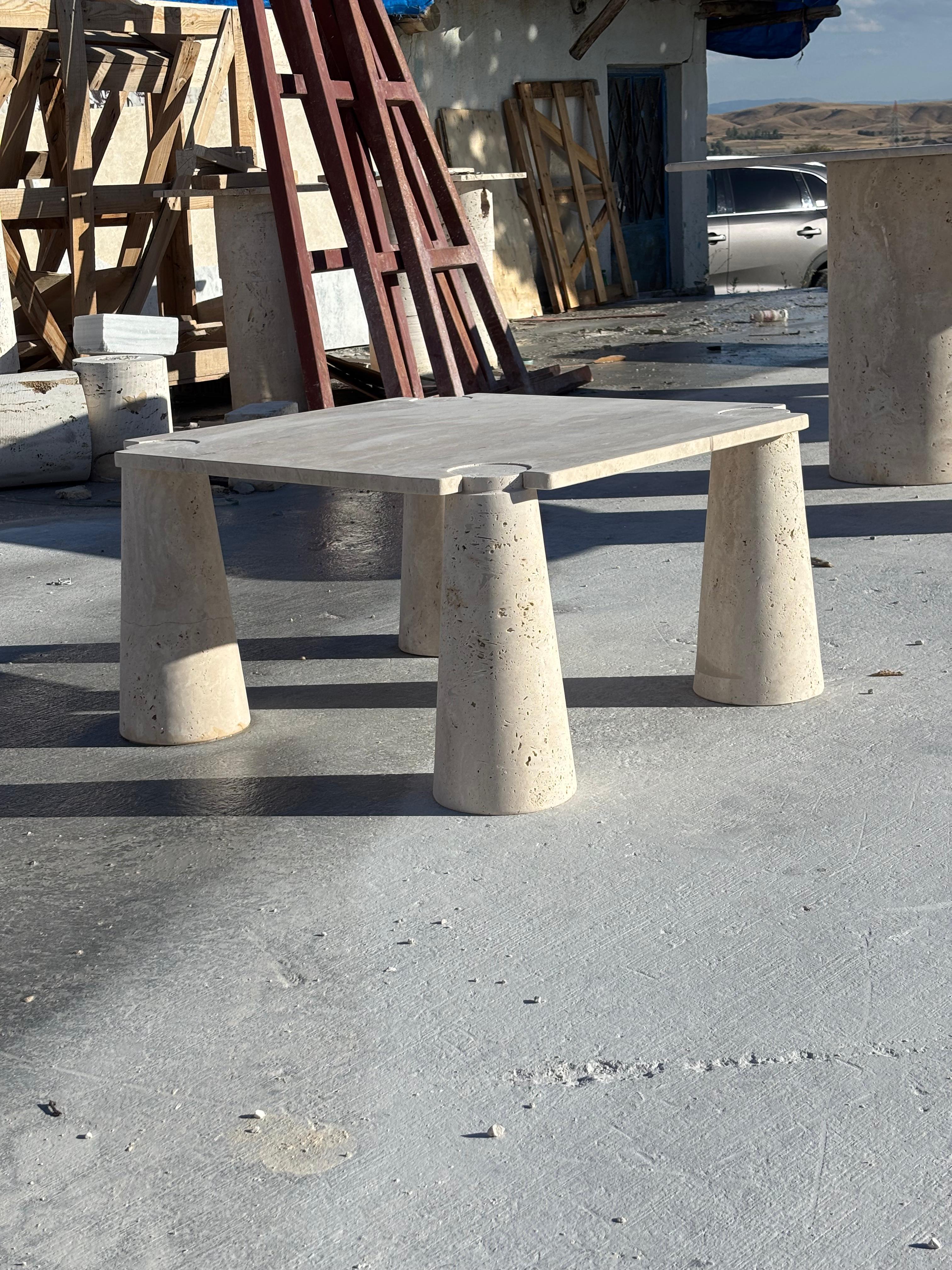 XXI secolo e contemporaneo Tavolino da caffè in travertino scultura, tavolino da salotto minimalista fatto a mano in Stone Designs in vendita