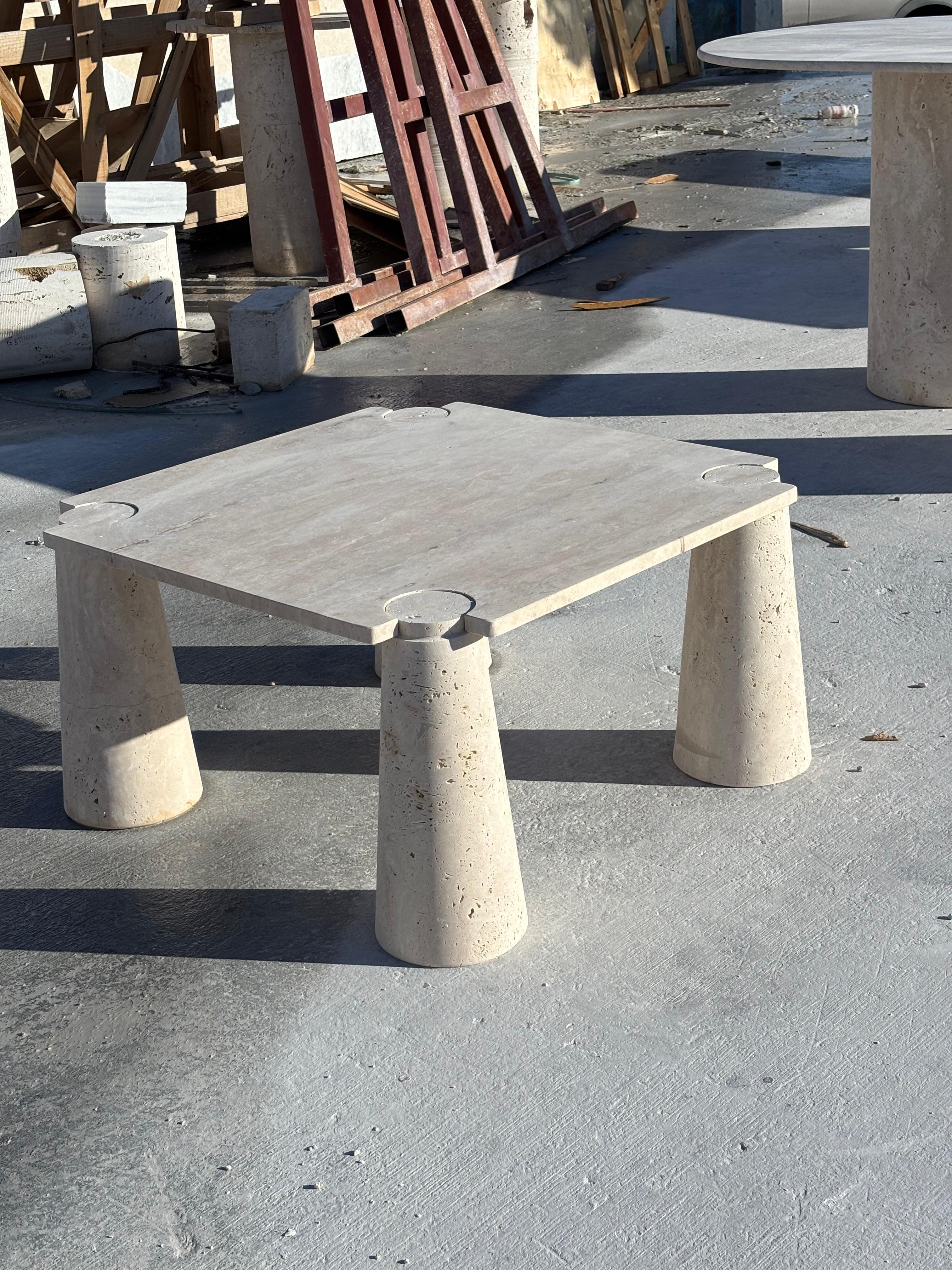 Tavolino da caffè in travertino scultura, tavolino da salotto minimalista fatto a mano in Stone Designs in vendita 1