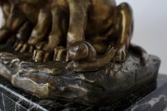 Scultura "Trois Chiots" di Georg Vacossin