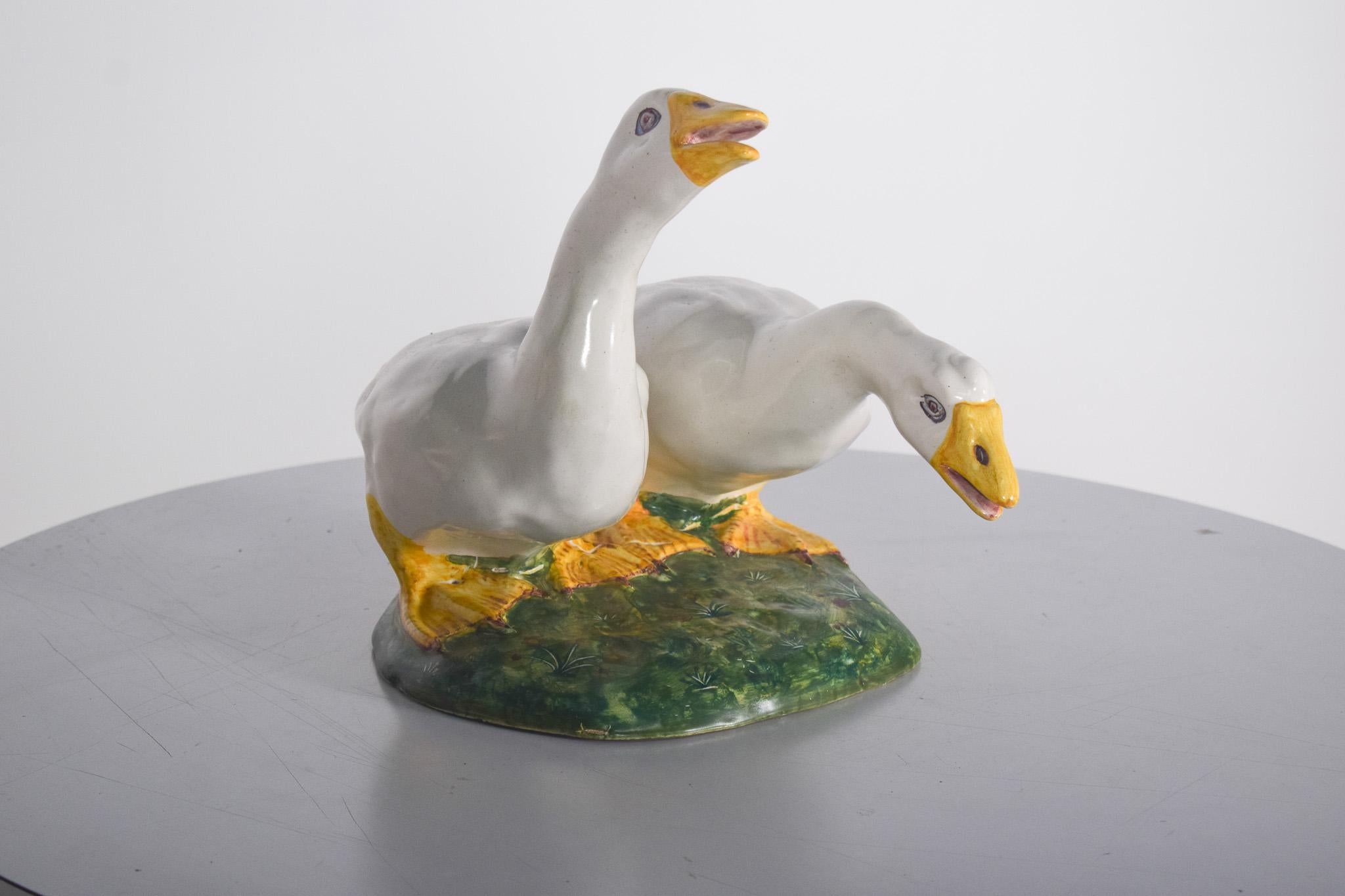 Skulptur, Zwei Enten in Sant'Anna Fayence, Portugal (20. Jahrhundert) im Angebot