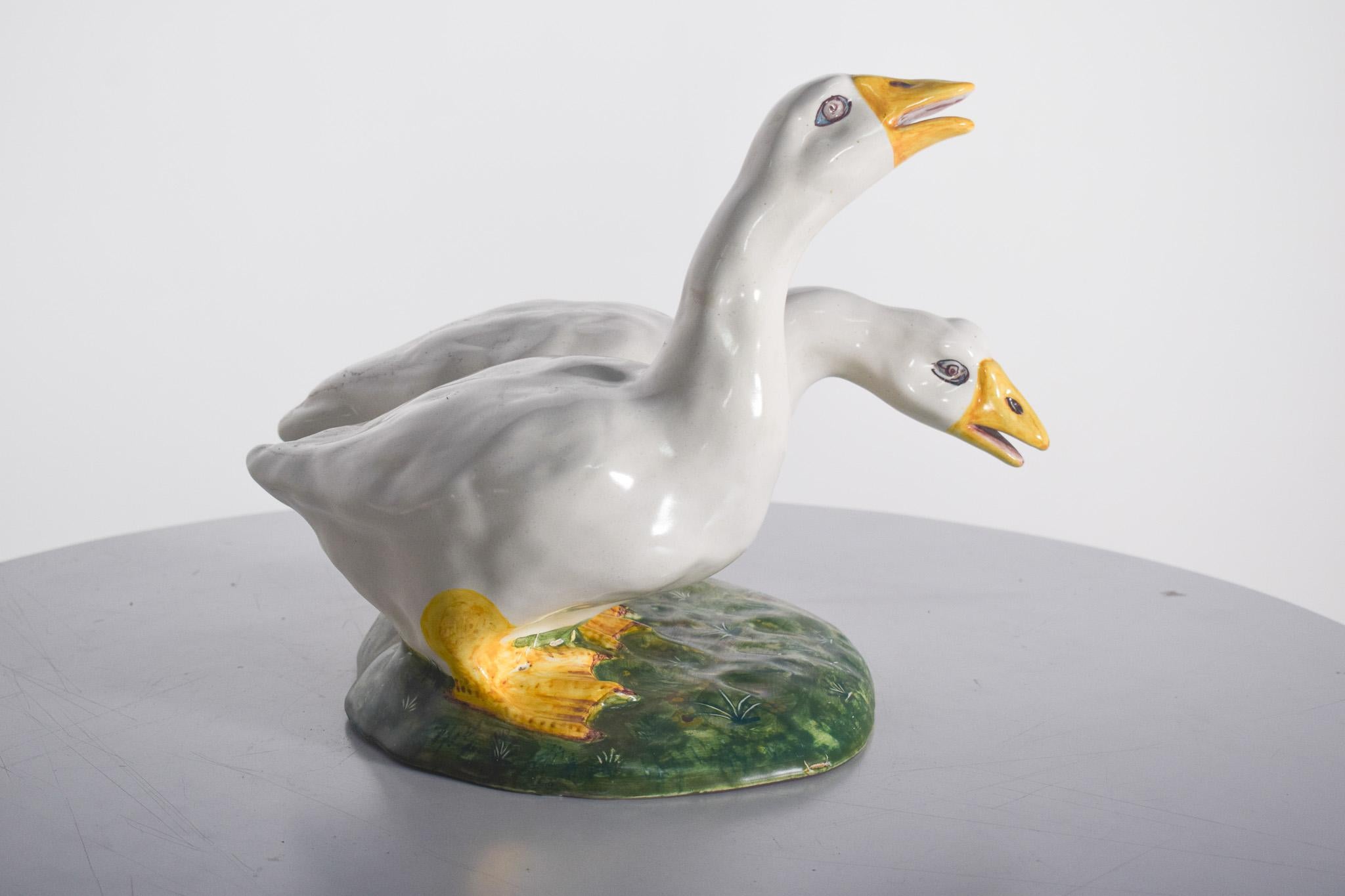 Skulptur, Zwei Enten in Sant'Anna Fayence, Portugal im Angebot 1