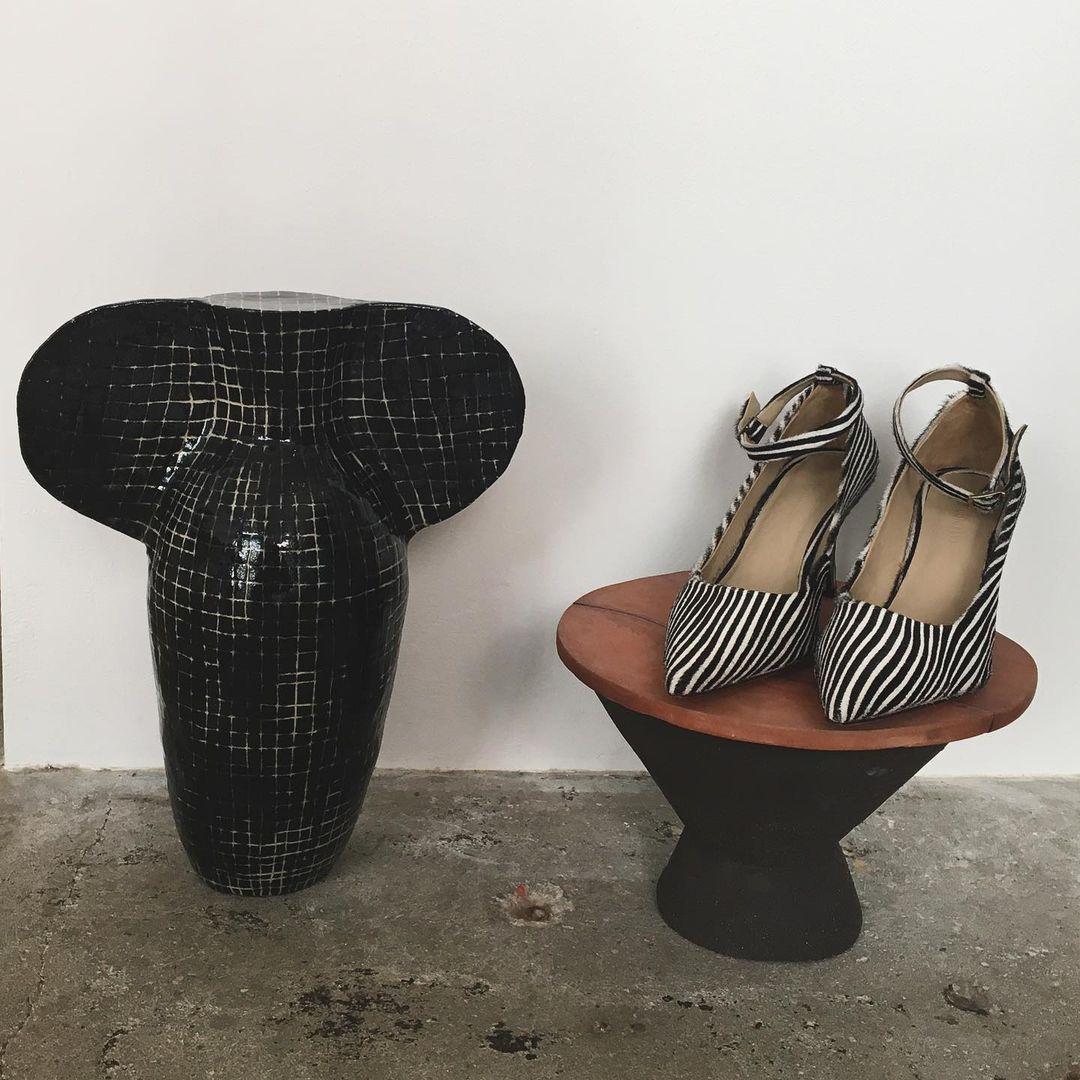 Skulptur-Vase mit Gitter von Maria Lenskjold (Moderne) im Angebot