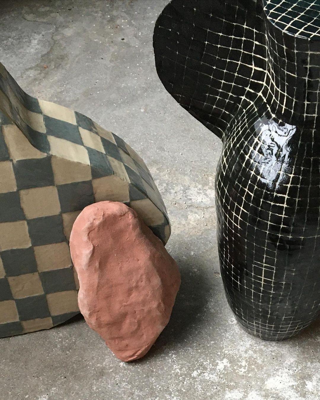 Skulptur-Vase mit Gitter von Maria Lenskjold (Südafrikanisch) im Angebot