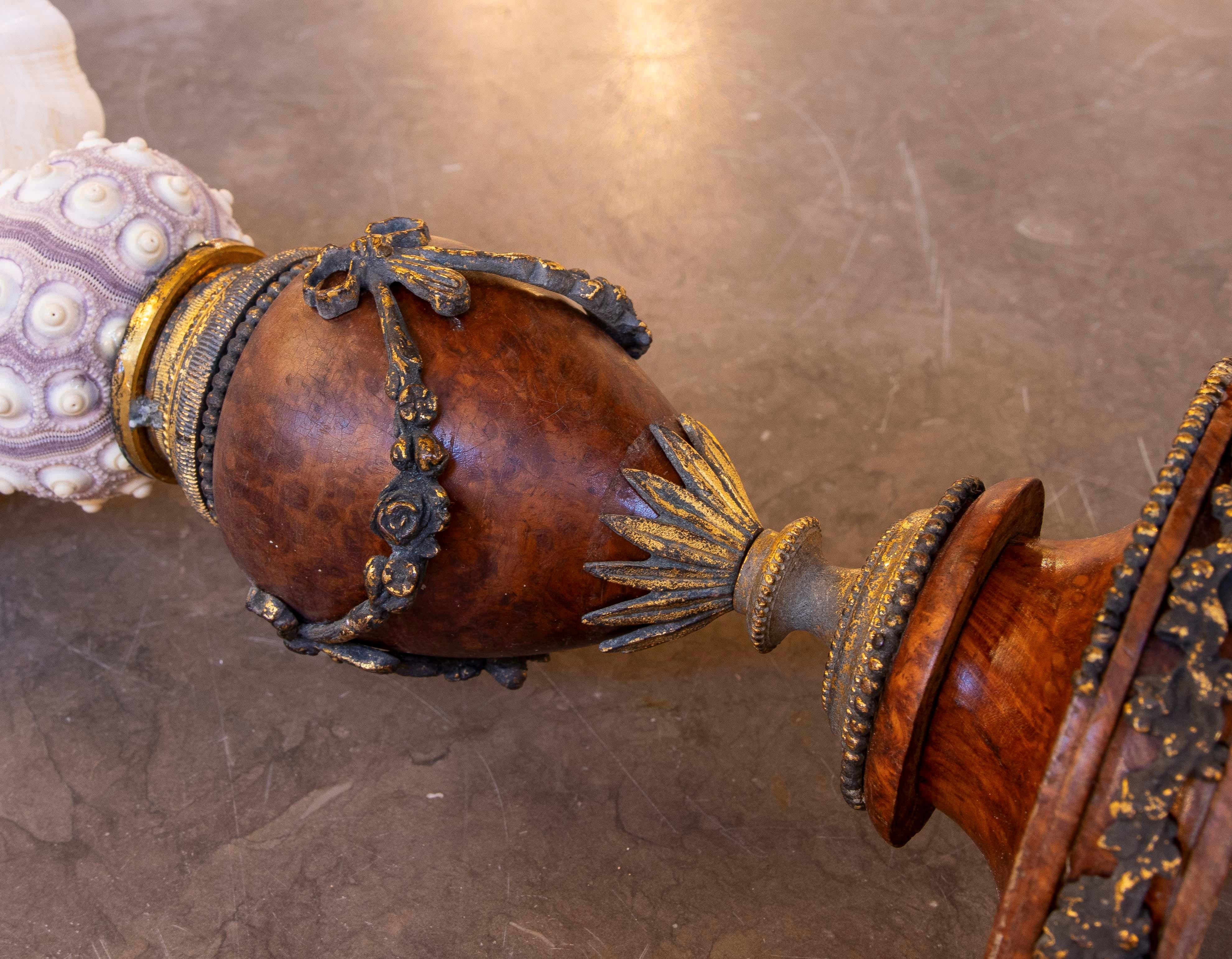 Sculpture avec coquillages  Avec base française ancienne en bronze en vente 7