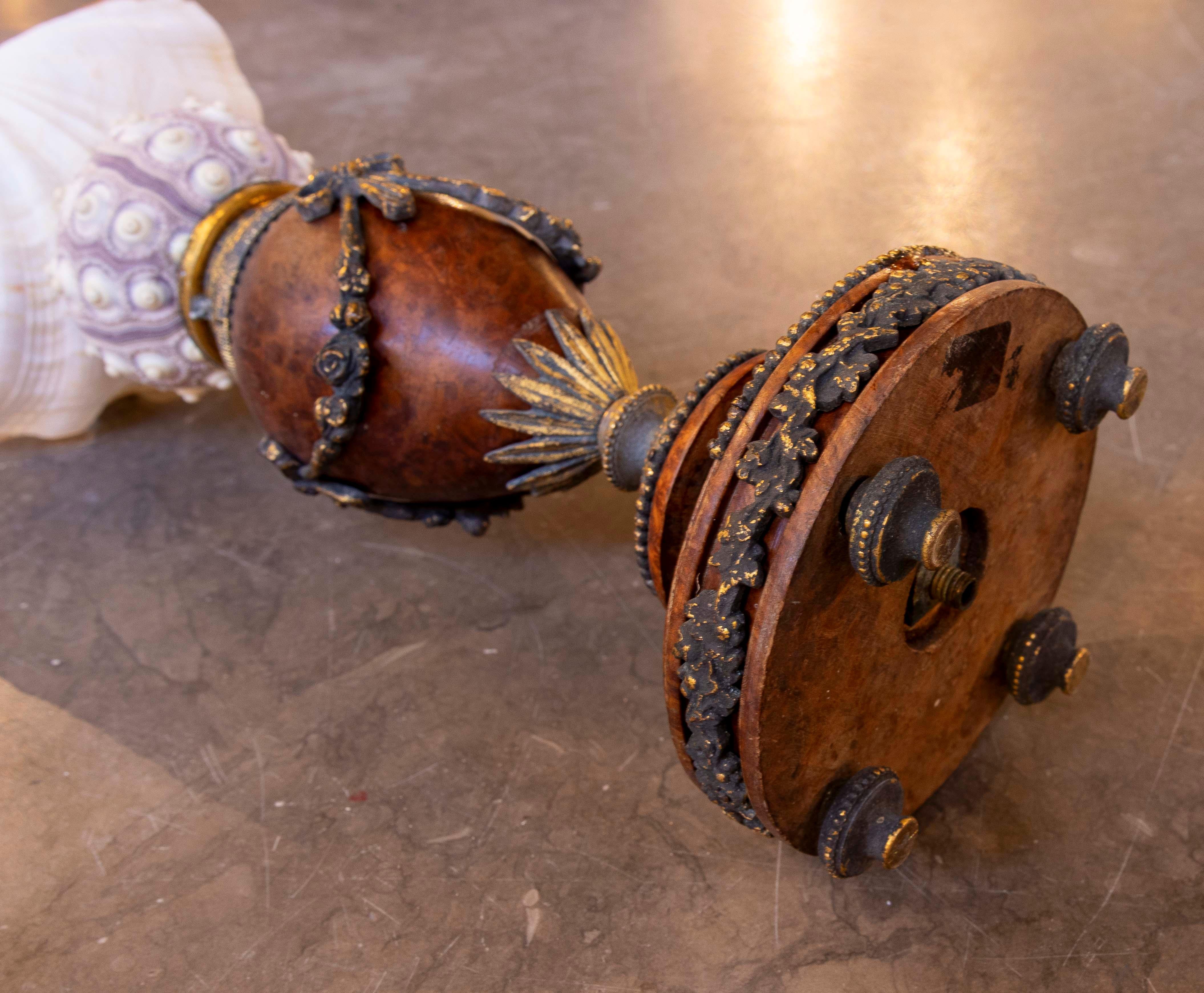 Sculpture avec coquillages  Avec base française ancienne en bronze en vente 8