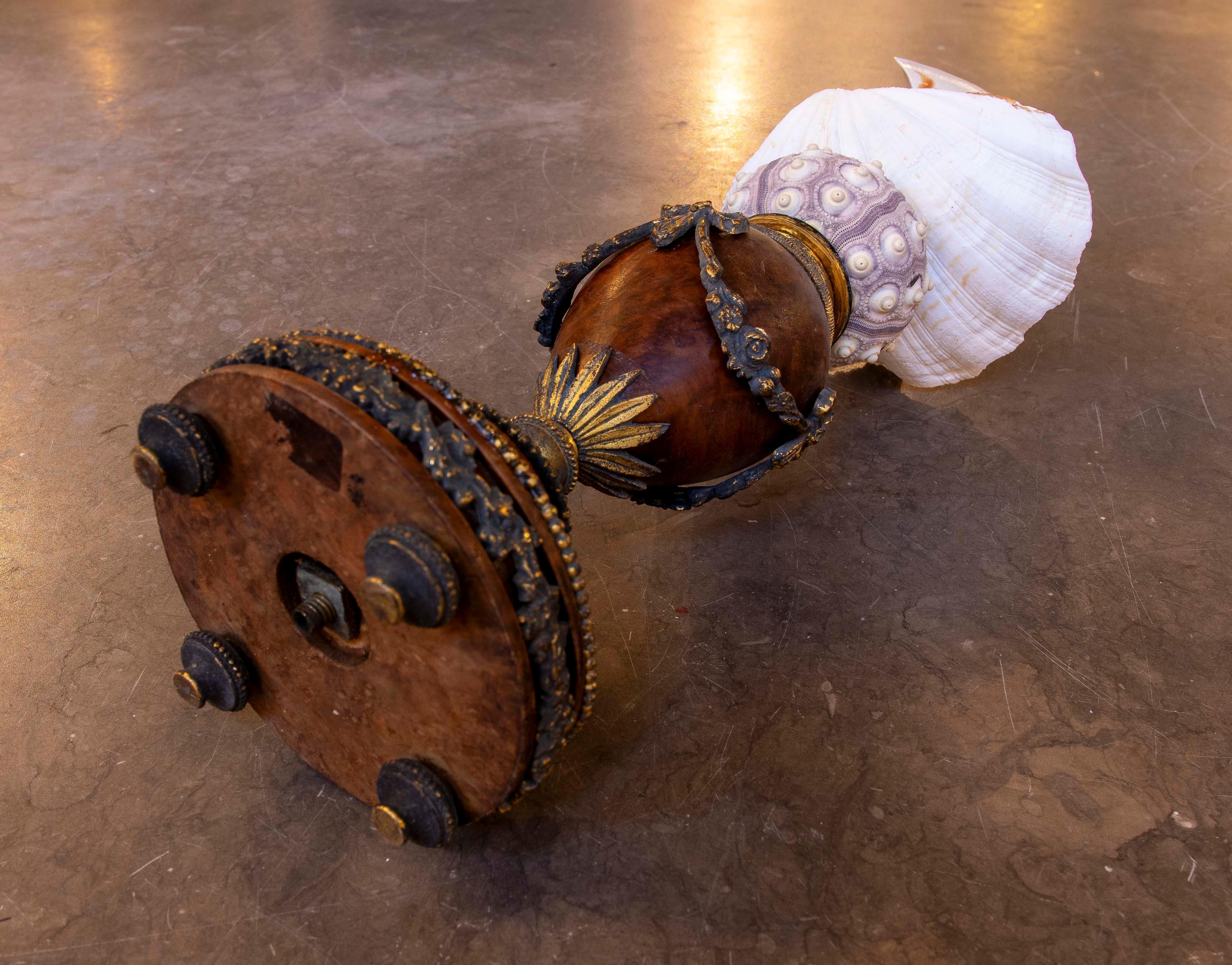 Sculpture avec coquillages  Avec base française ancienne en bronze en vente 12