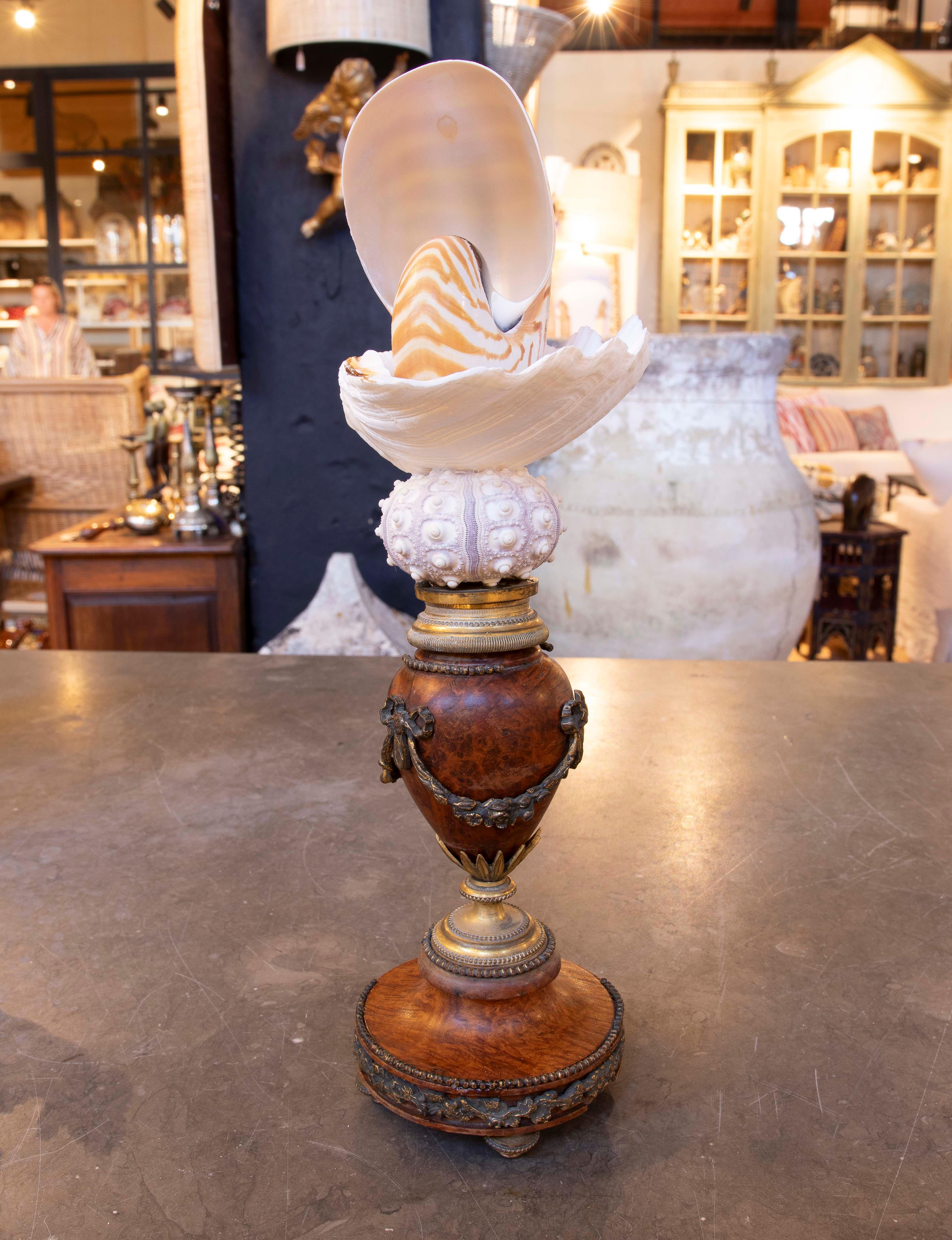 Scultura con conchiglie con base Antique French con bronzo In condizioni buone in vendita a Marbella, ES