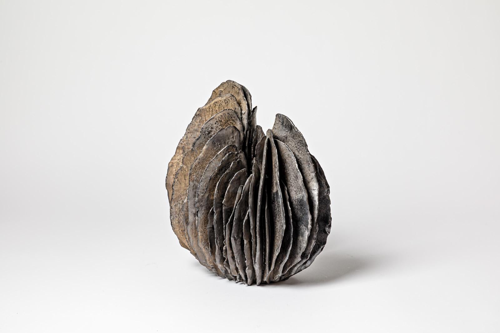 Skulptur mit Flügeln aus schwarz glasiertem Steingut, Jean-Pierre Bonardot, 2022 (Beaux Arts) im Angebot
